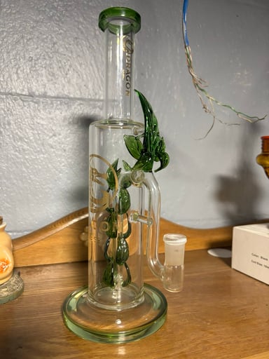 Preview pic of Dragon Glass Beaker Bong