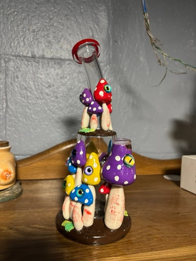 Preview pic of Mushroom Eye Bong
