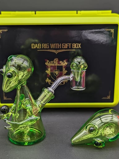 Preview pic of GREEN ALIEN DAB RIG GIFT SET W/ CASE