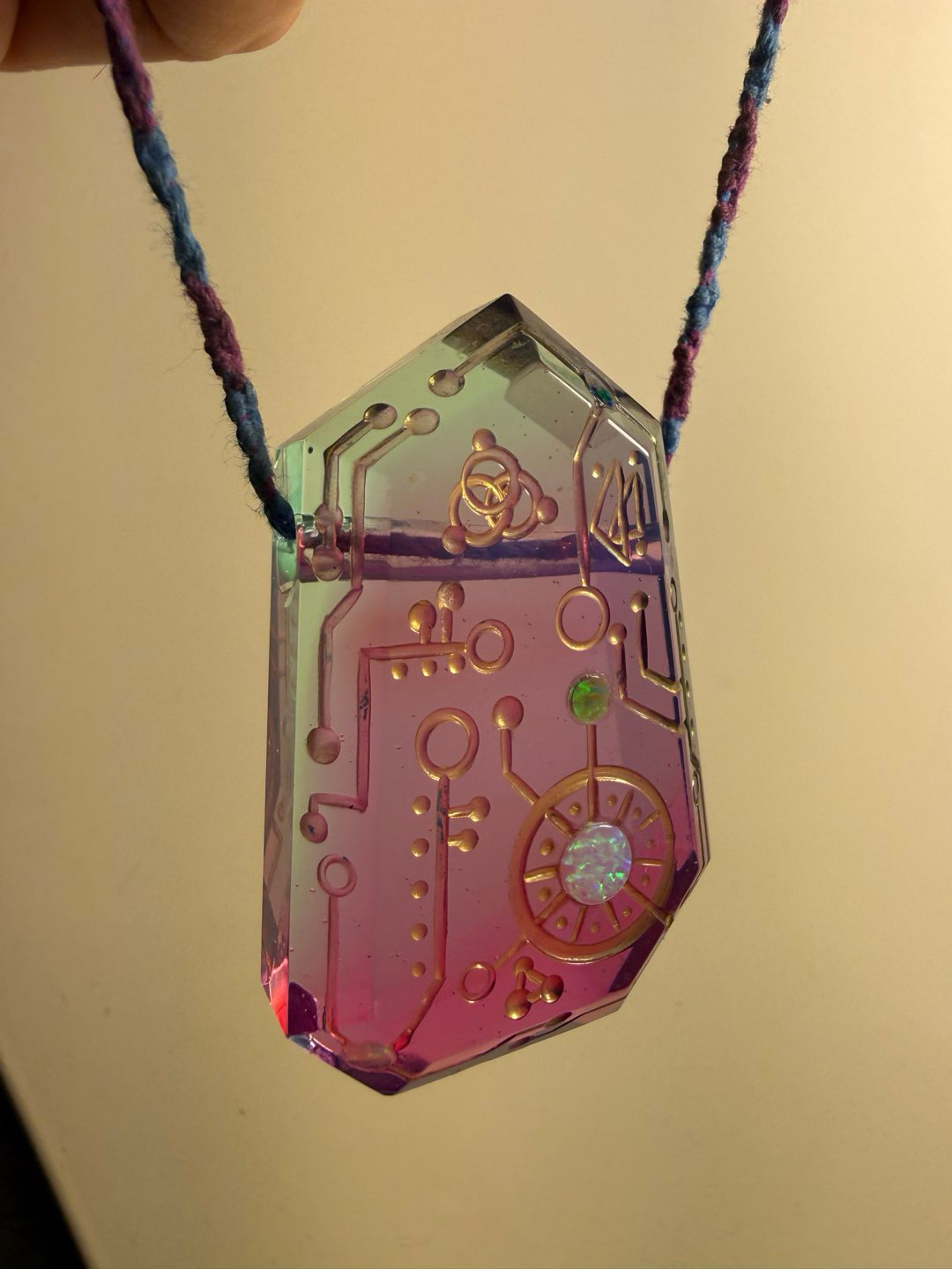 Preview pic of Murdoc Decoder pendant 4 opals