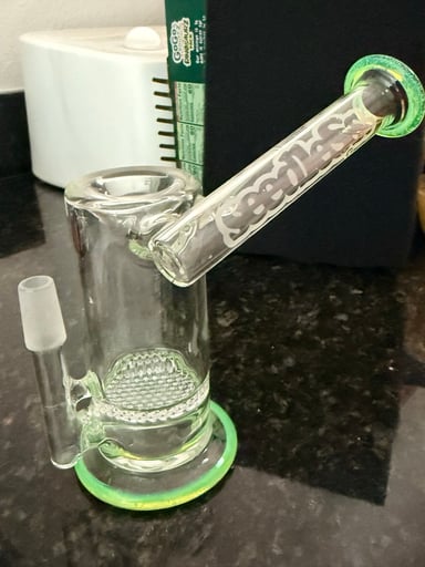 Preview pic of Seedless Glass dab rig