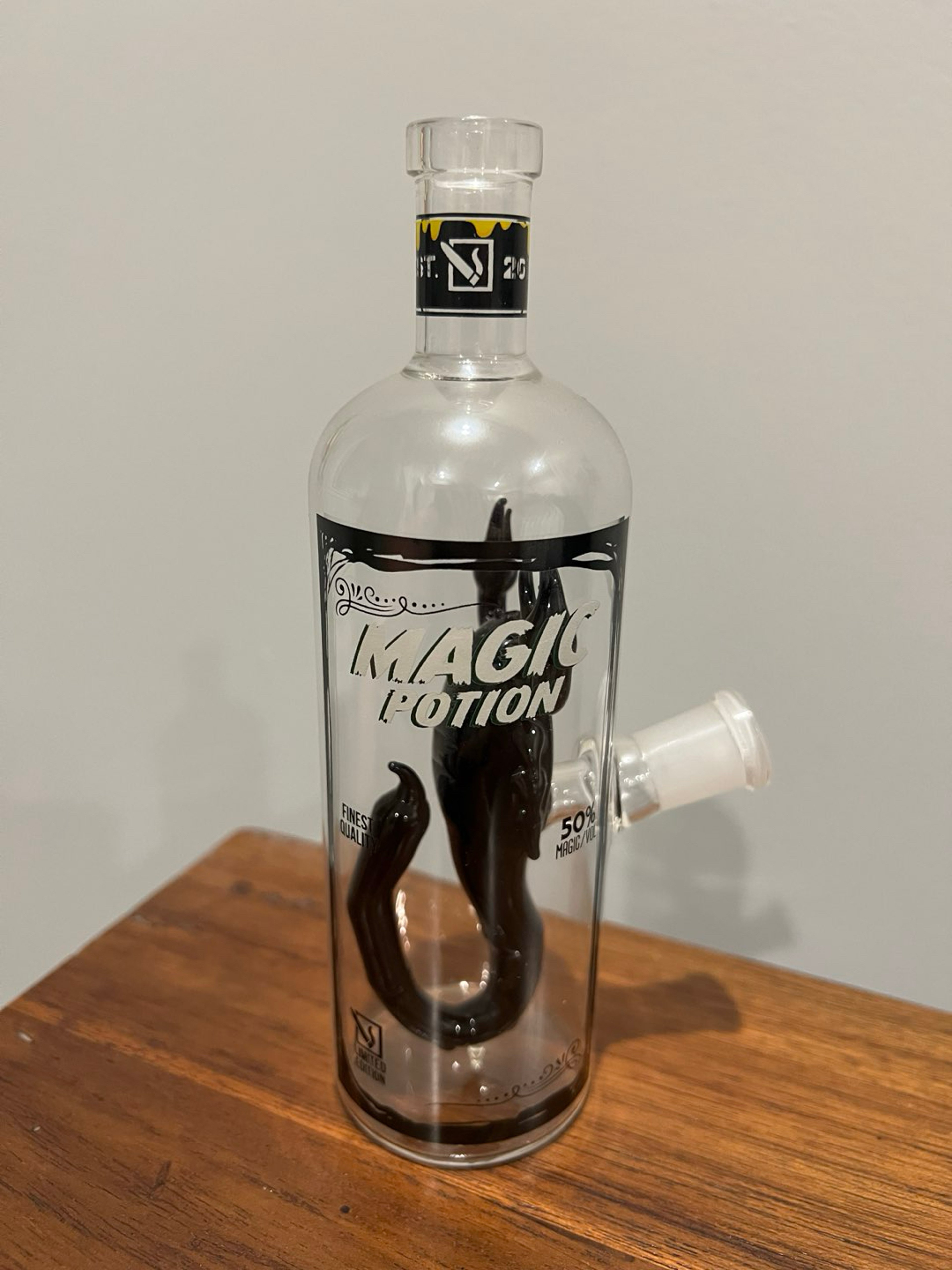 Preview pic of "Scorpion Magic Potion" Bong