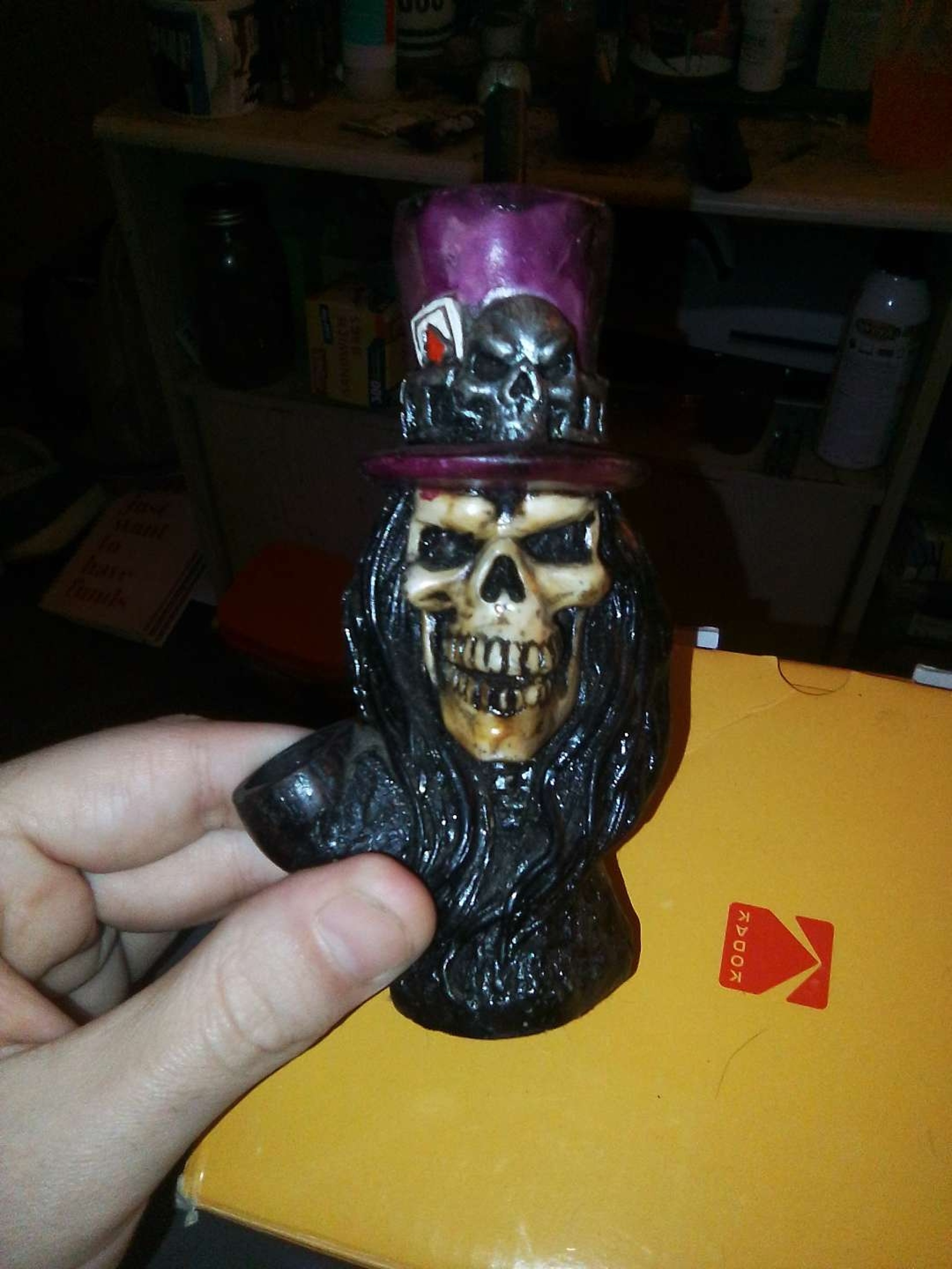 Preview pic of Slash from guns n' roses top hat skull pipe