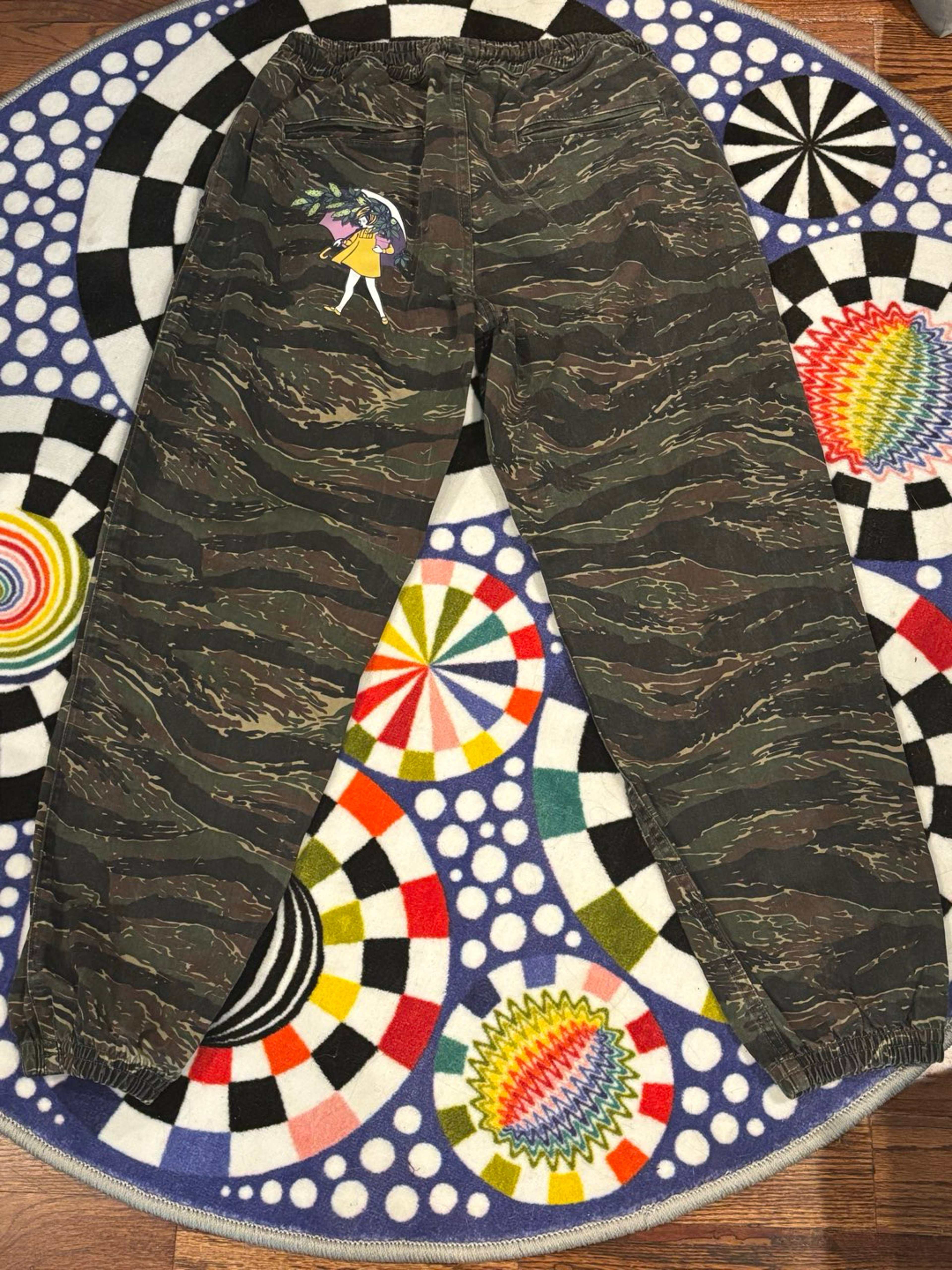 Preview pic of Slinger tiger camo pants emerald assault girl sz large