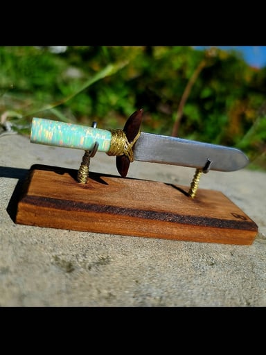 Preview pic of Opal sword w/Stand 🆓️🛳