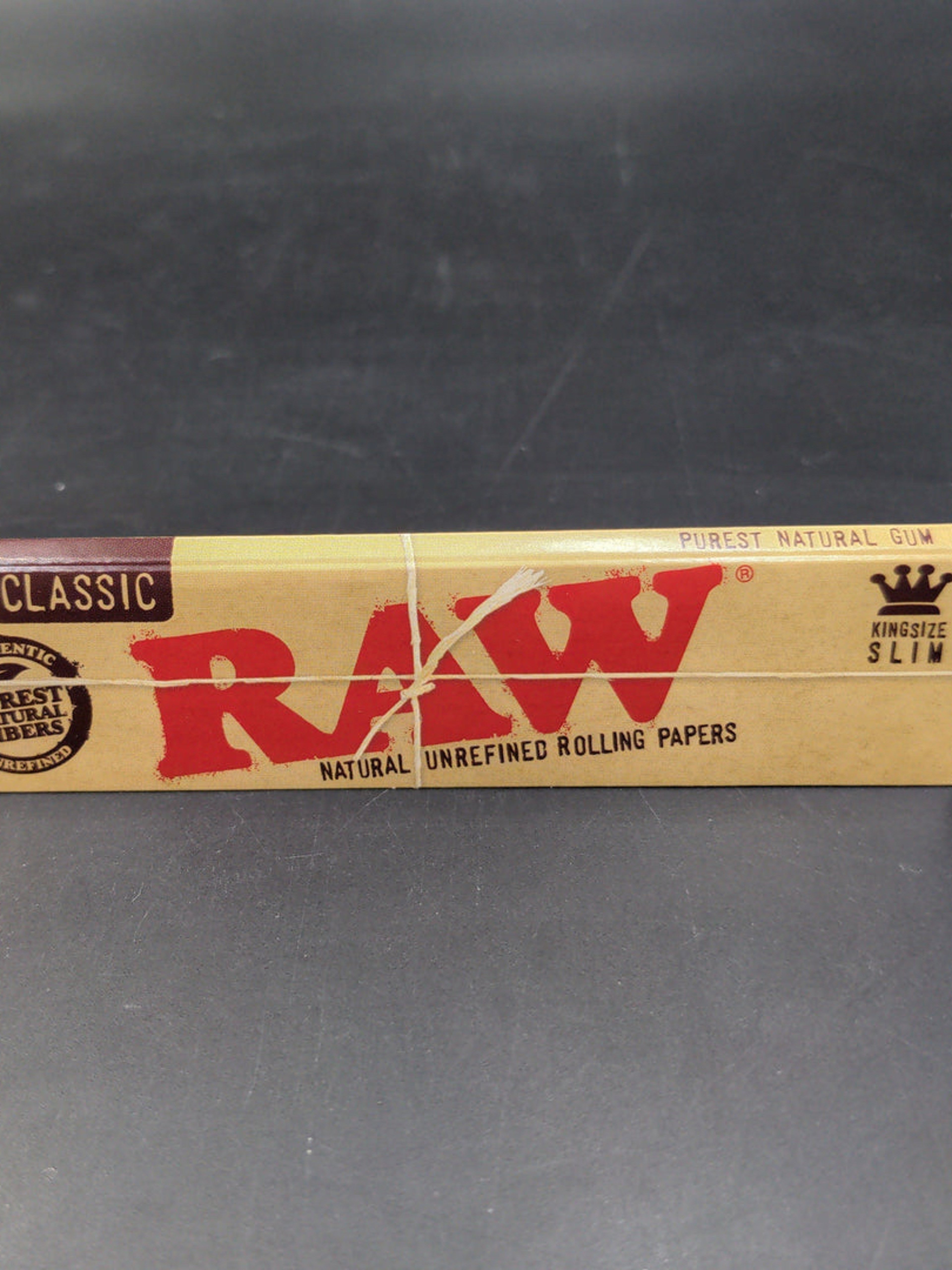 ($2) RAW CLASSIC ROLLING PAPERS - KING SIZE image 0