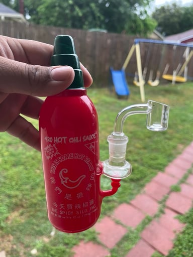 Preview pic of Sriracha Sauce bong