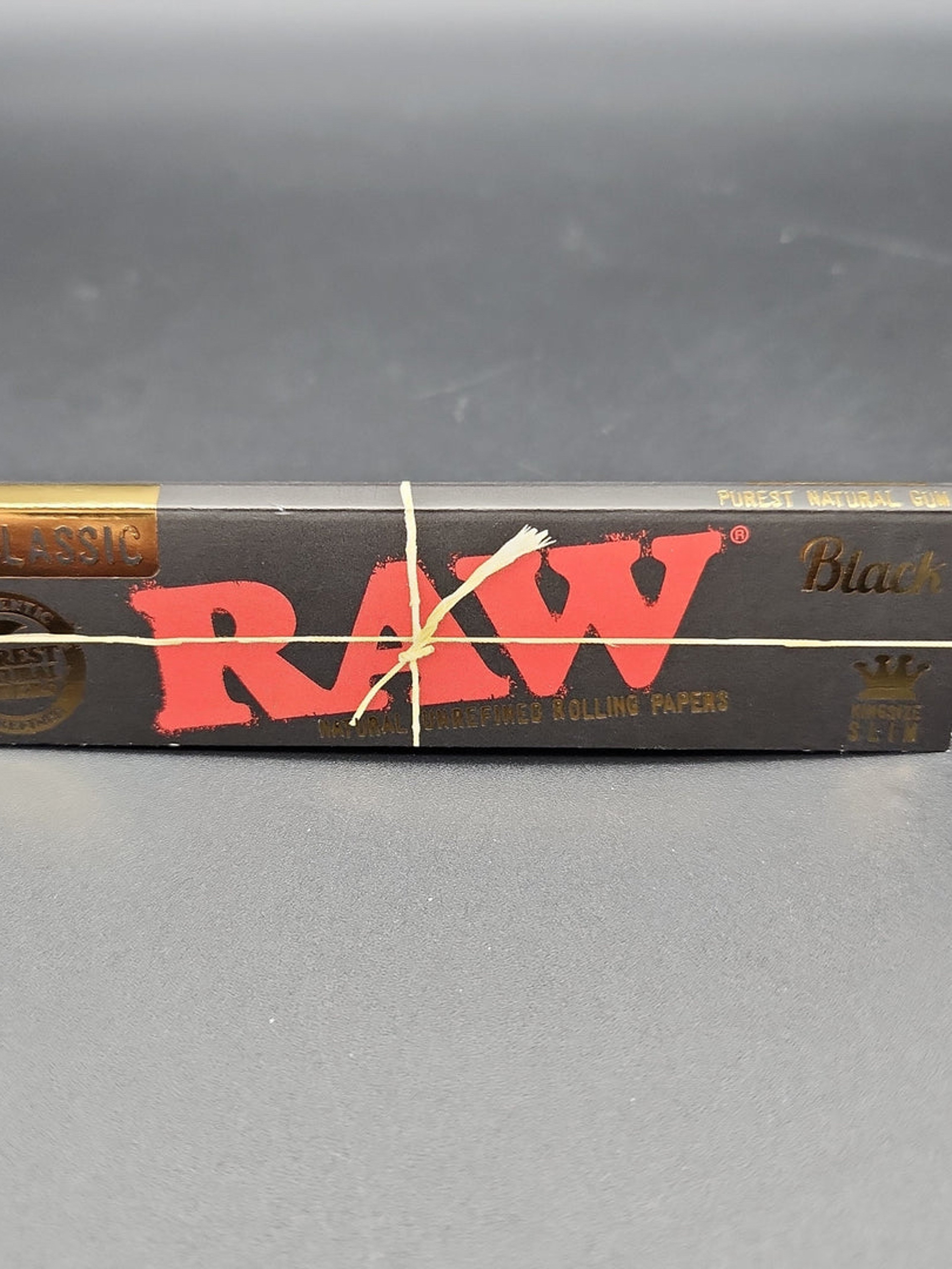 ($2) RAW CLASSIC ROLLING PAPERS - KING SIZE BLACK image 0