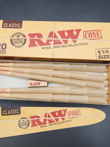 Preview pic of RAW CLASSIC CONE 1 1/4 | 20PK