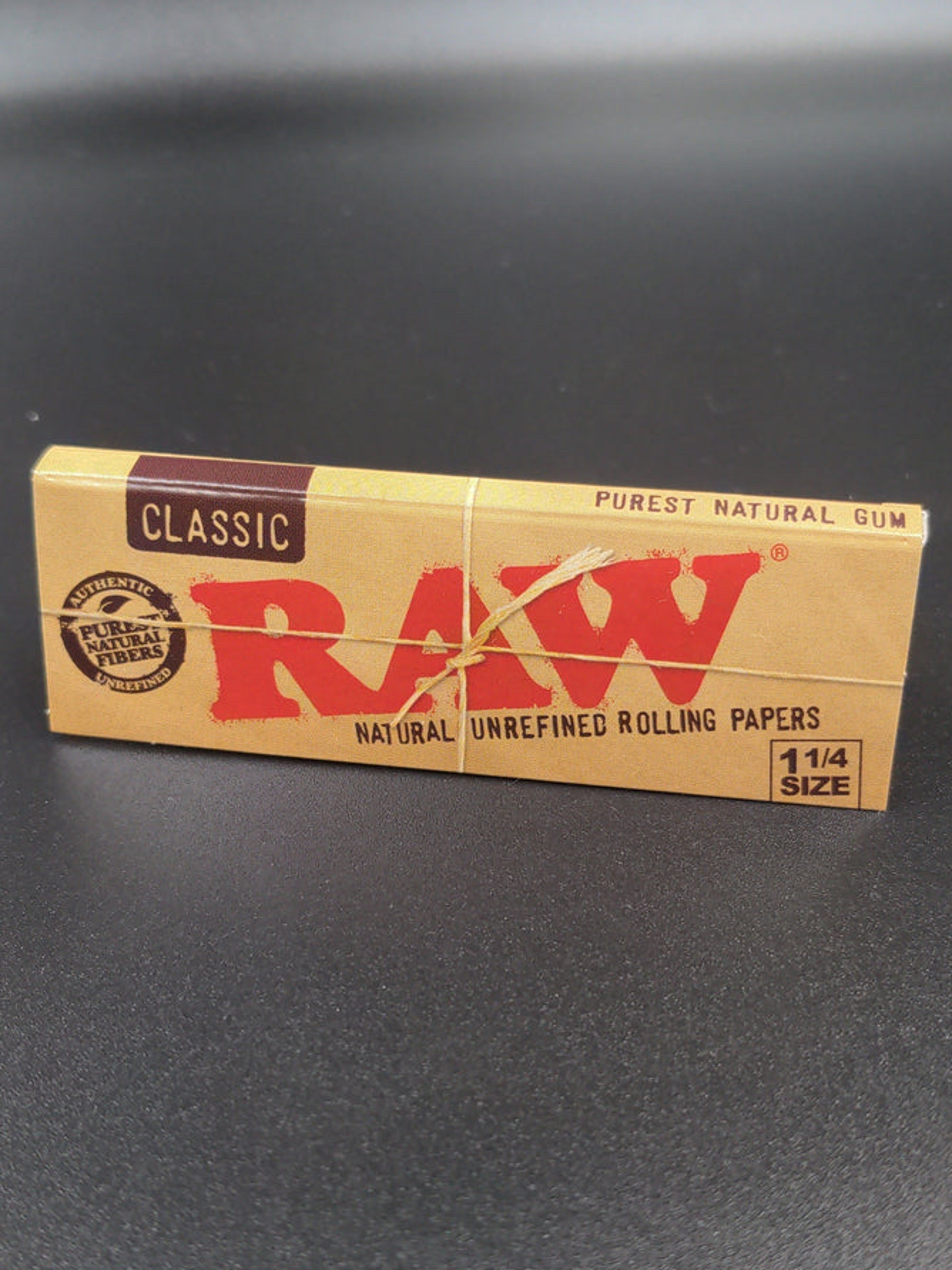 ($2) RAW CLASSIC ROLLING PAPERS - 1 1/4 SIZE image 0