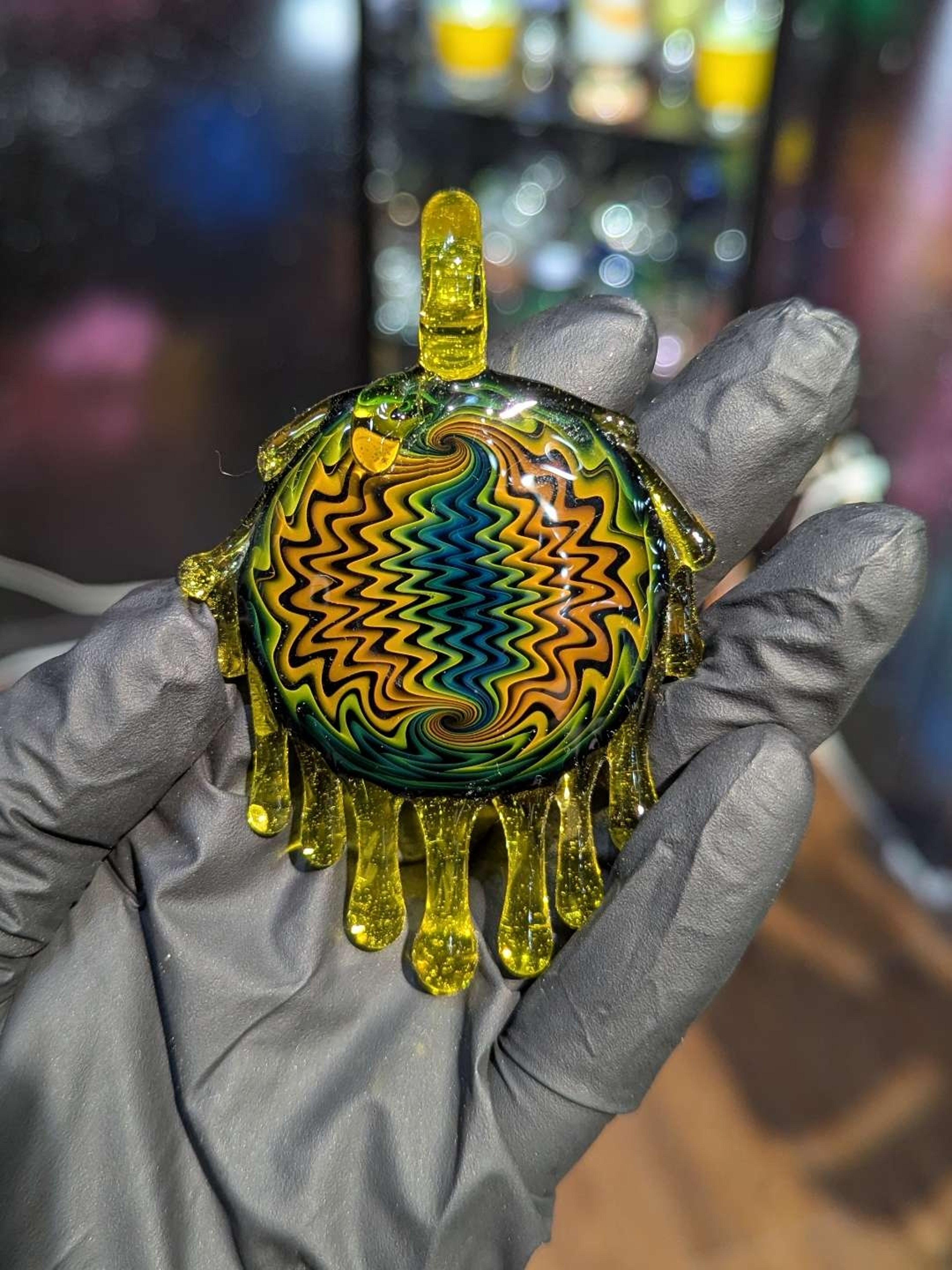 Preview pic of Wigwag Drip Pendant by Jakers Glass