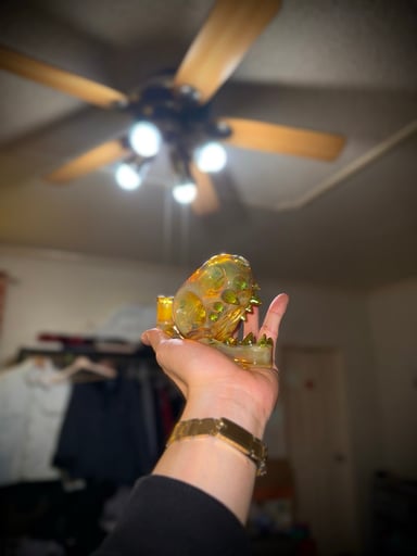 Preview pic of Enuff glass Dino skull