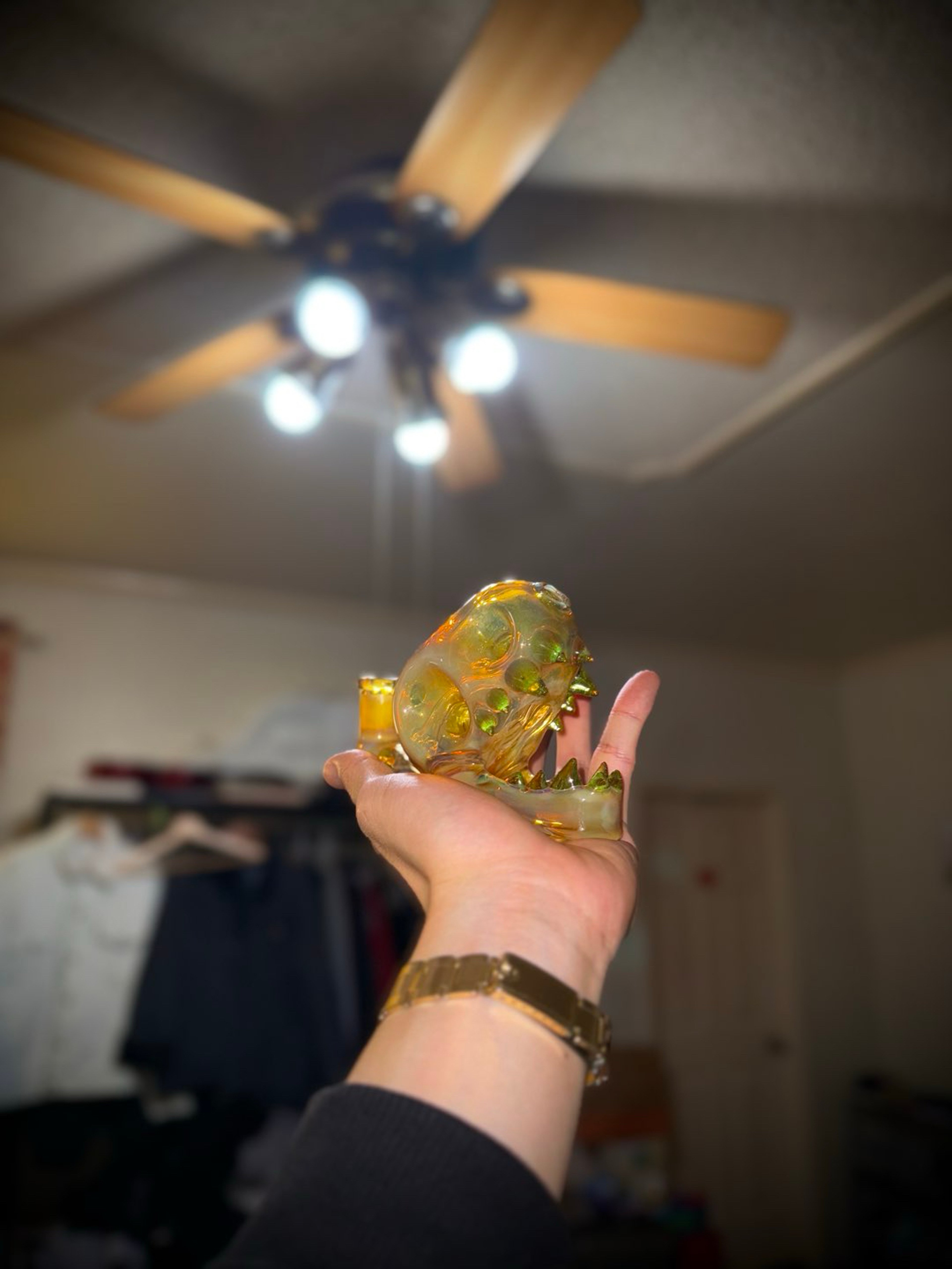 Preview pic of Enuff glass Dino skull