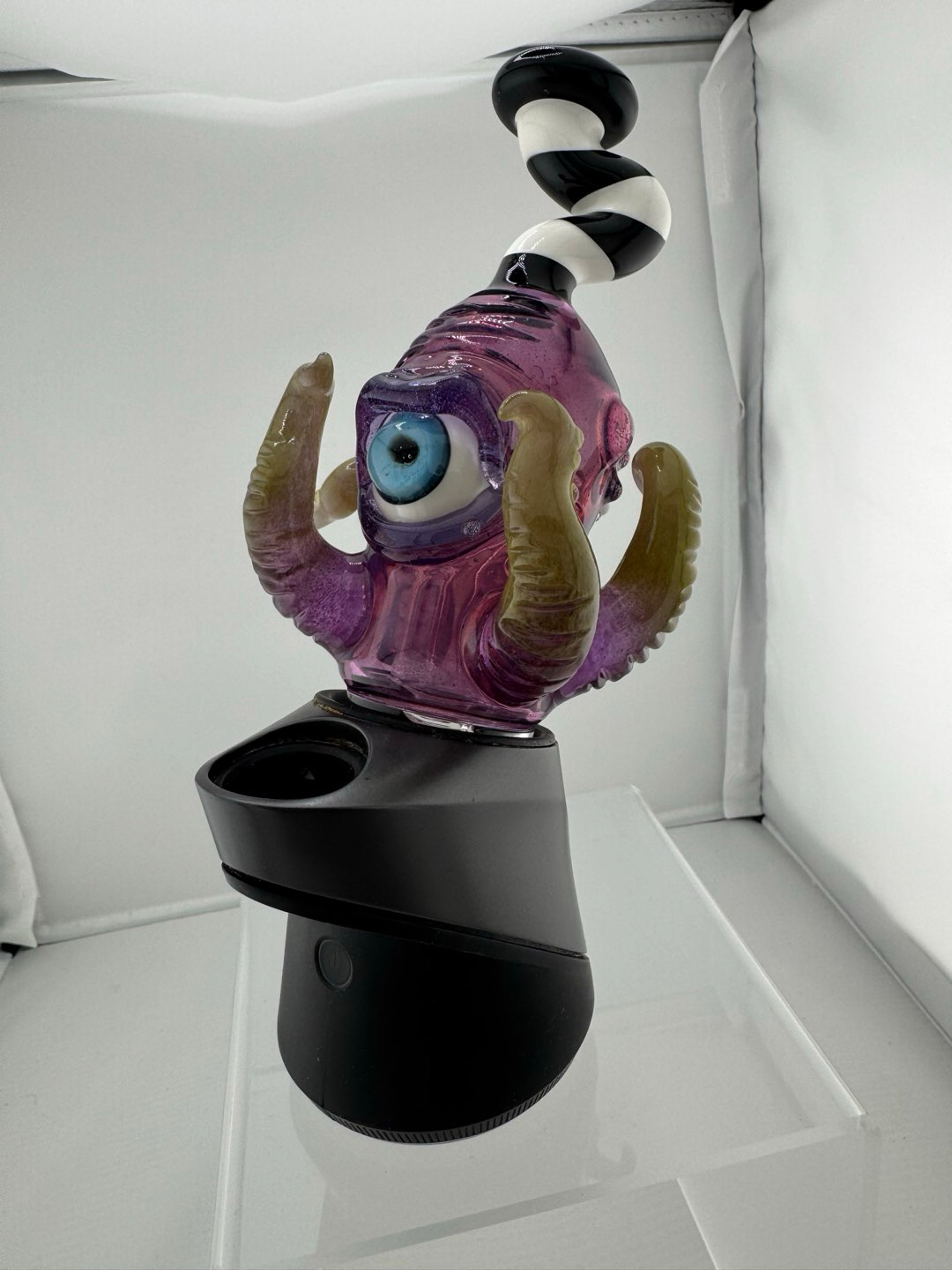 Preview pic of Space Glass tentacle creature puffco peak water top