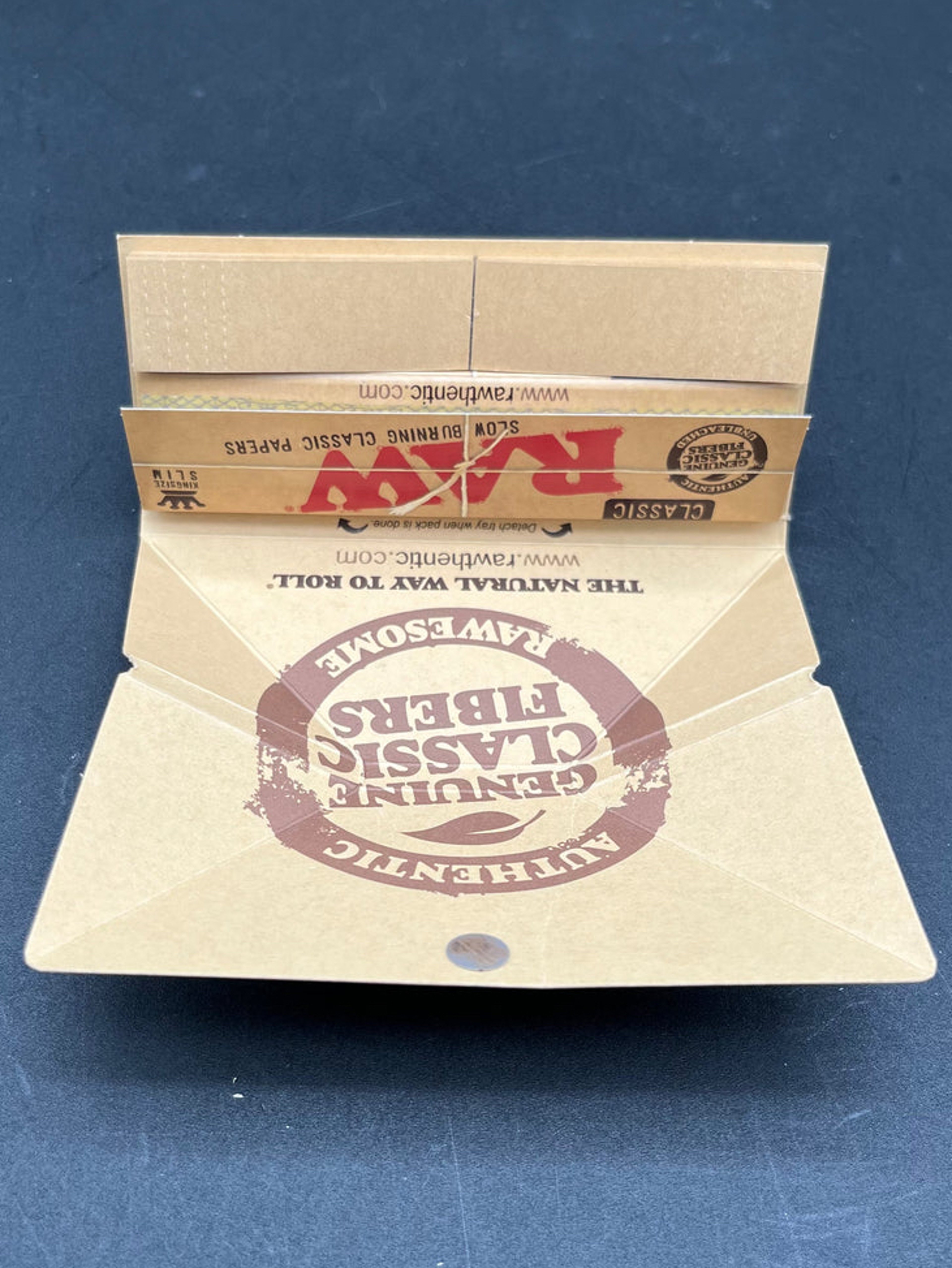 RAW ARTESANO TRAY ROLLING PAPERS & TIPS | KING SIZE SLIM image 0