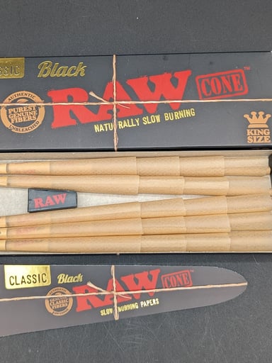 Preview pic of RAW BLACK CONE KING SIZE | 20PK