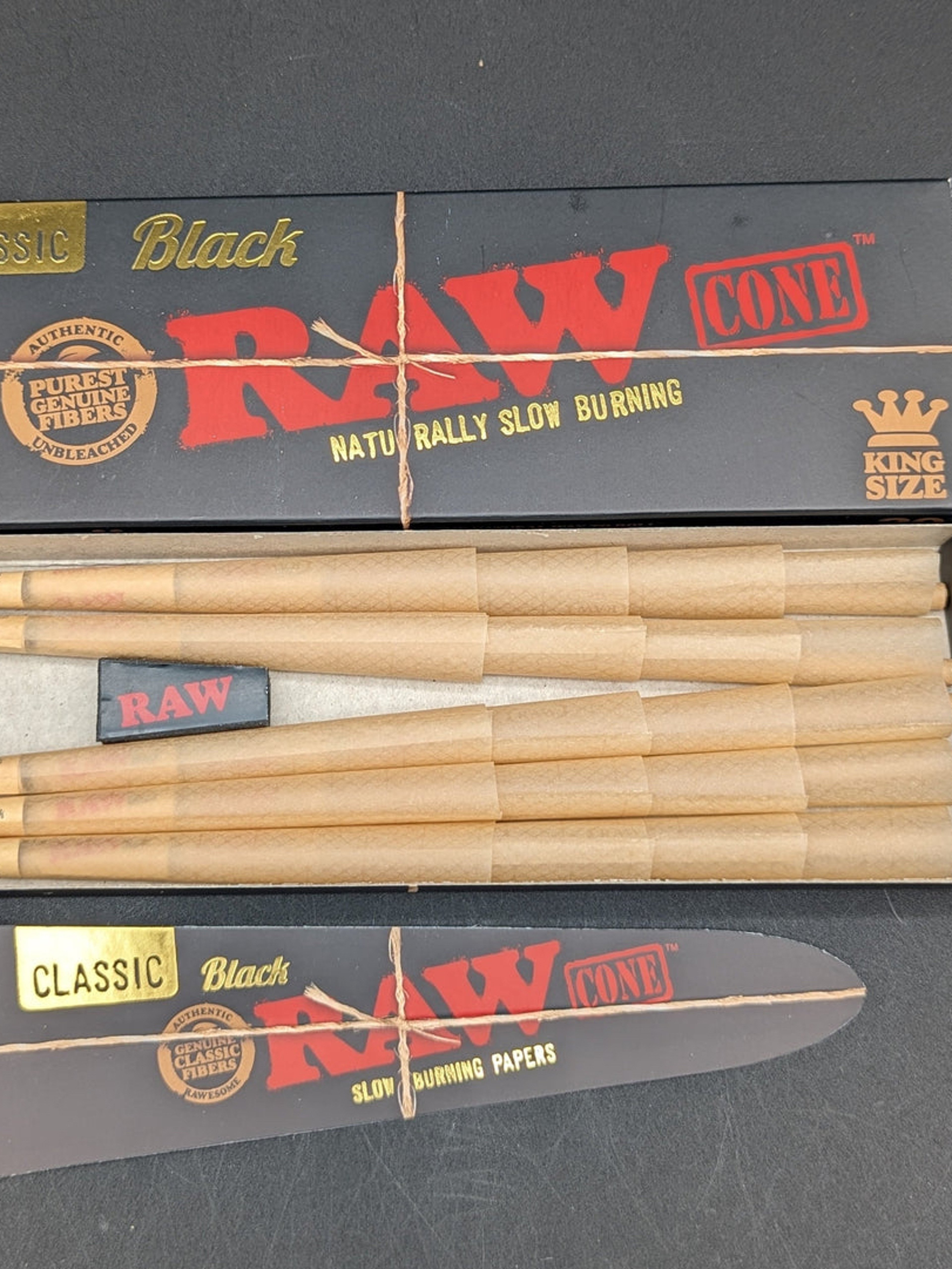 RAW BLACK CONE KING SIZE | 20PK image 0