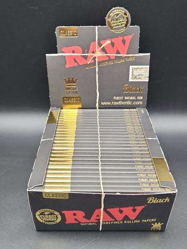 Preview pic of RAW CLASSIC BLACK ROLLING PAPERS - KING SIZE BOX