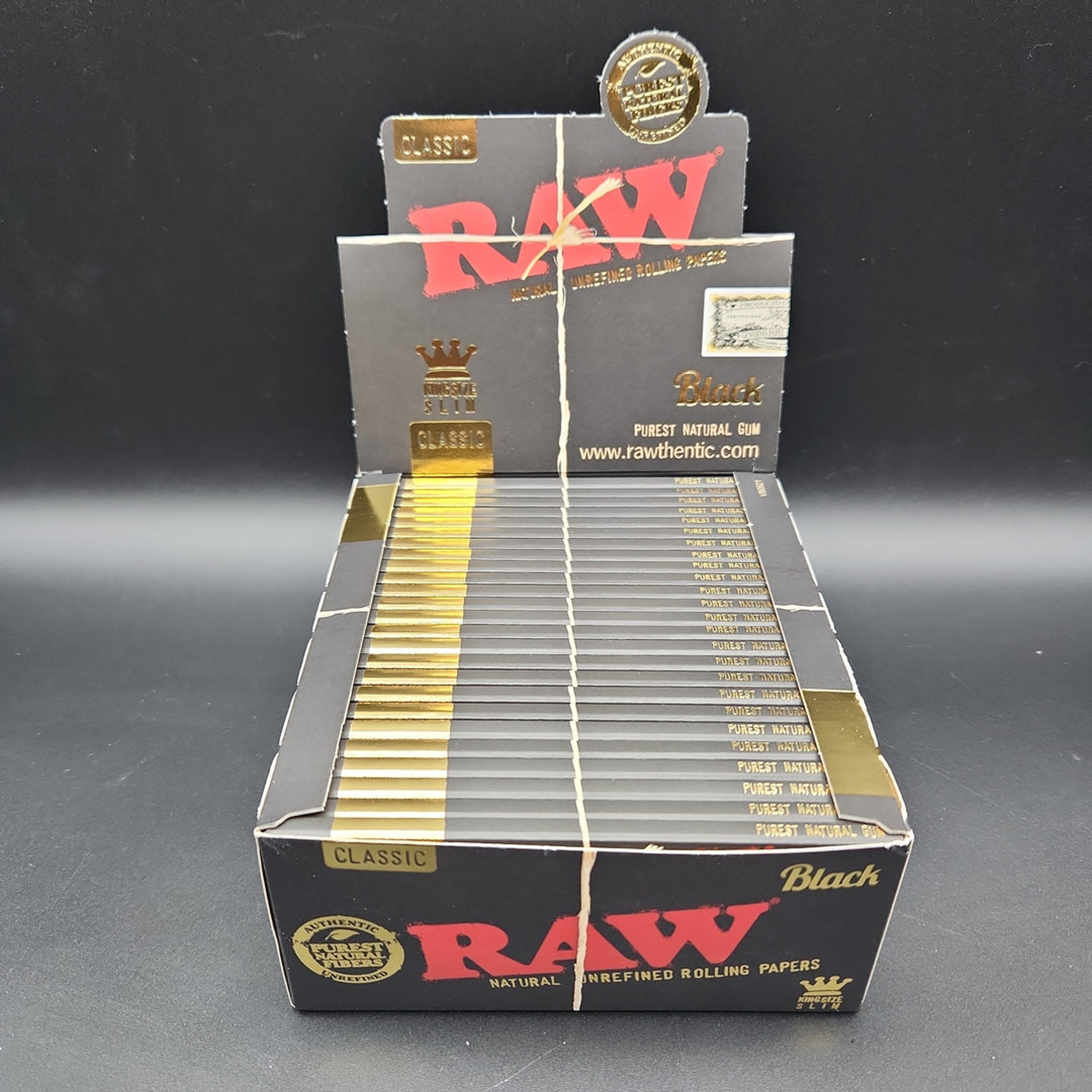 RAW CLASSIC BLACK ROLLING PAPERS - KING SIZE BOX image 0