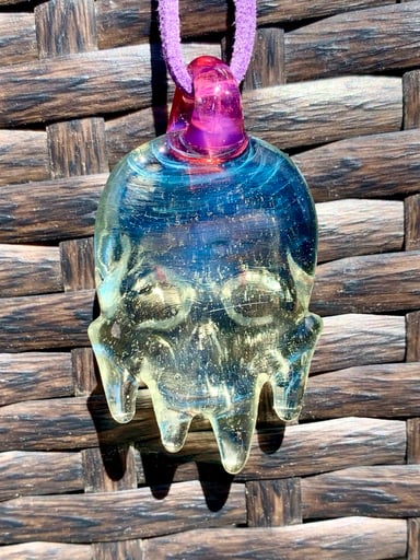 Preview pic of Grime Glass Skull Pendant