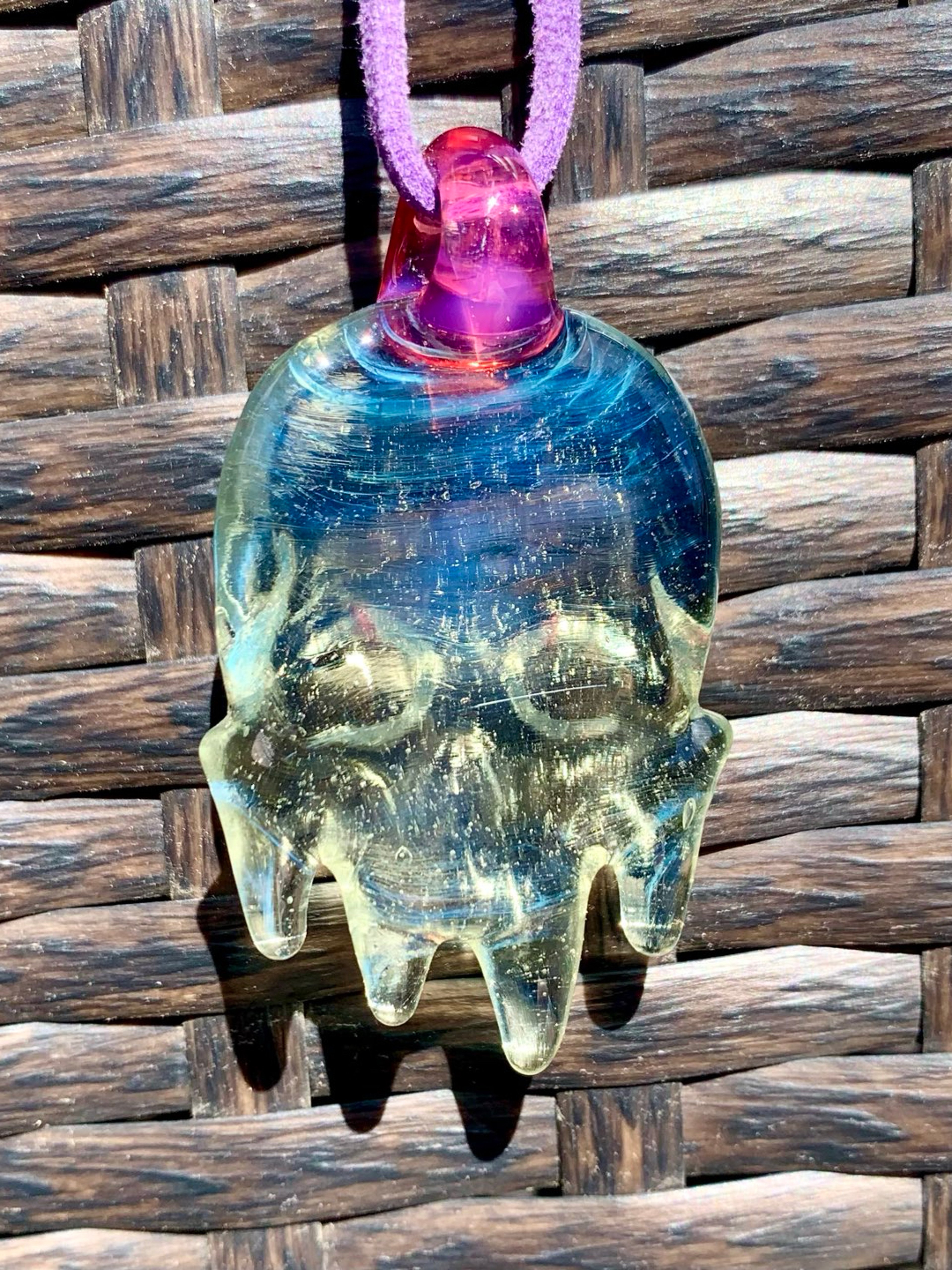 Preview pic of Grime Glass Skull Pendant