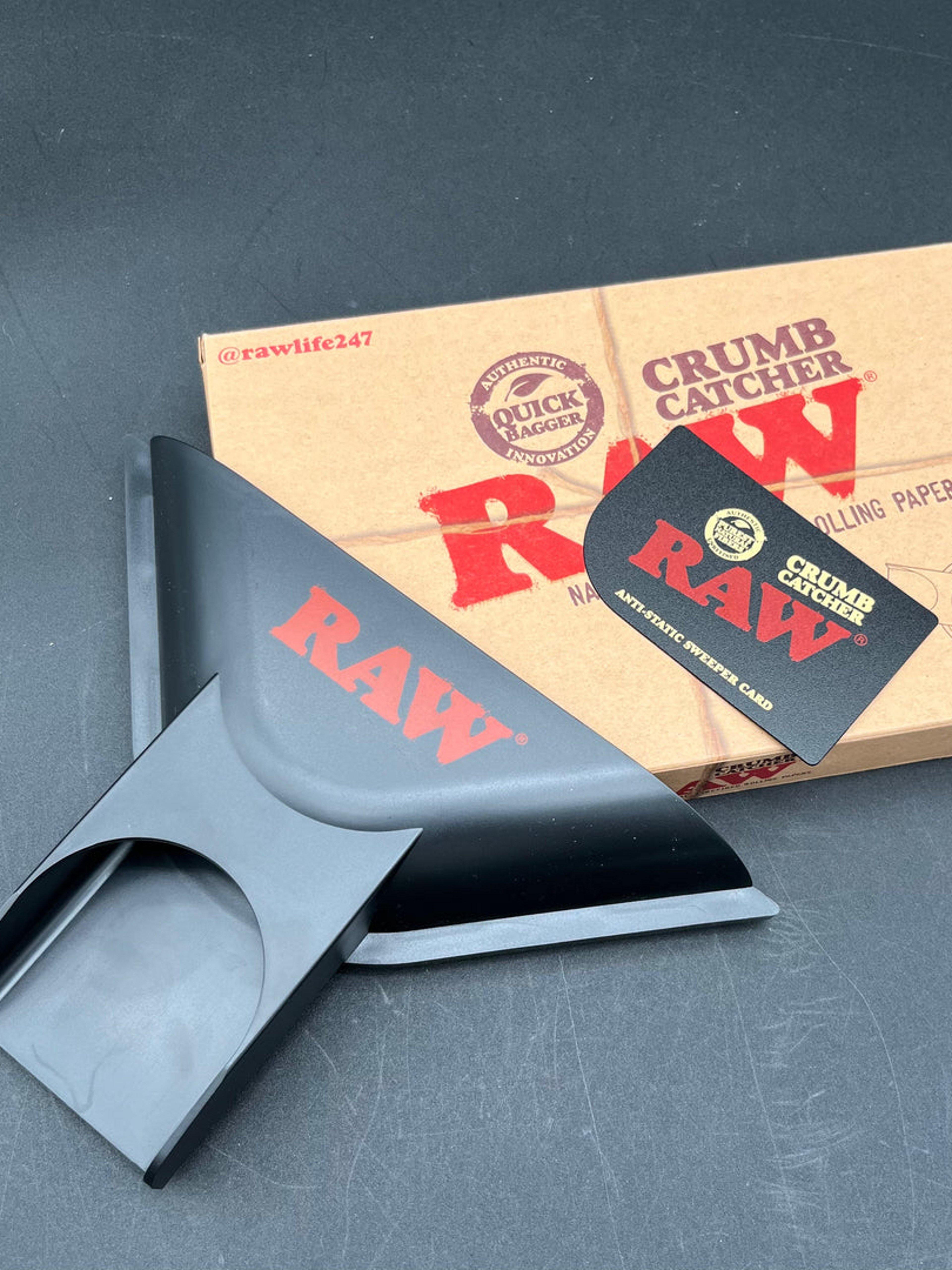 RAW® - LARGE CRUMB CATCHER WITH SWEEP CARD image 0