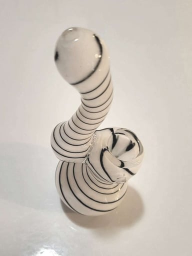 Preview pic of Black and White Spiral Bubbler