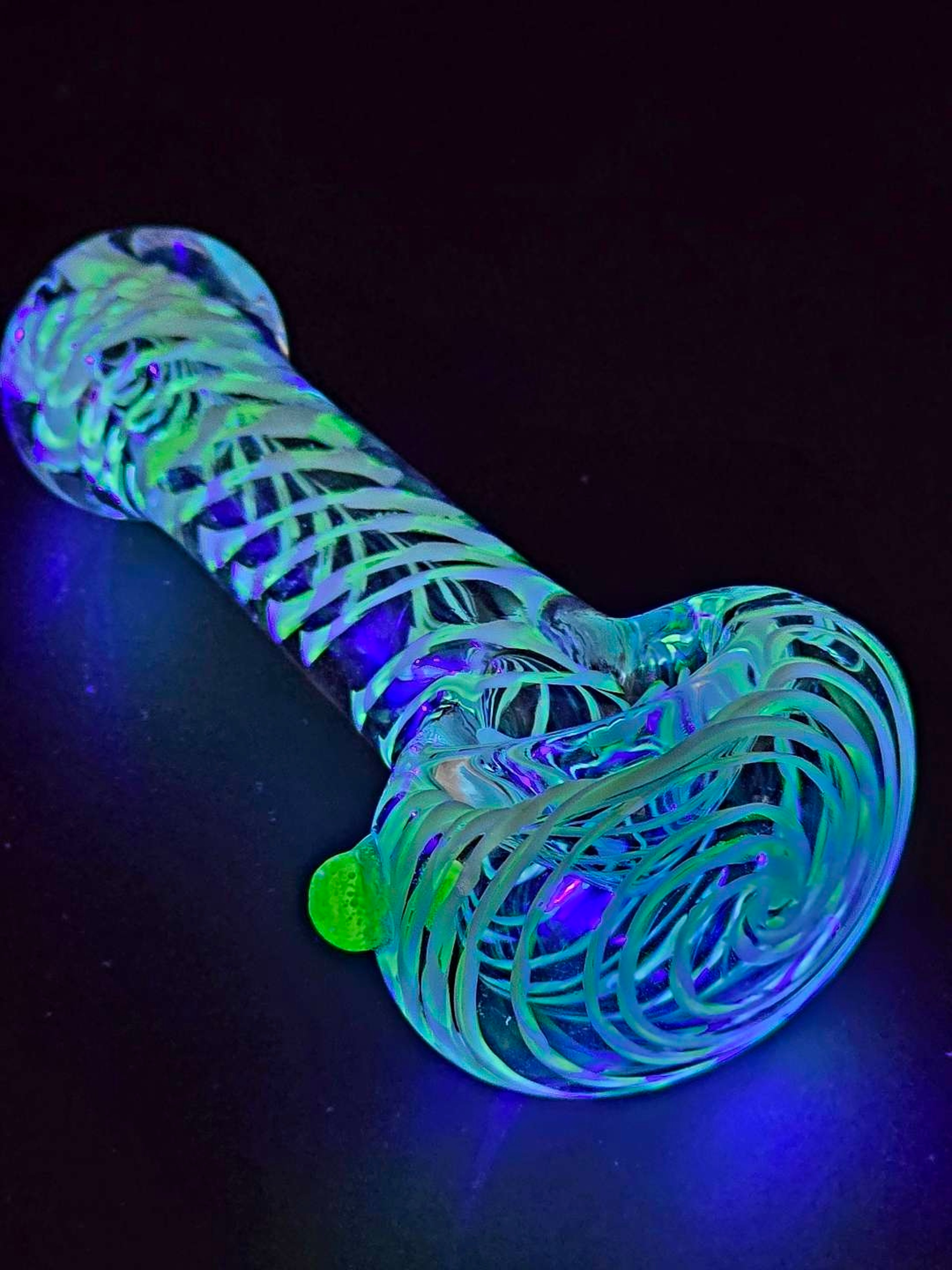 Preview pic of UV Reactive Glass Pipe