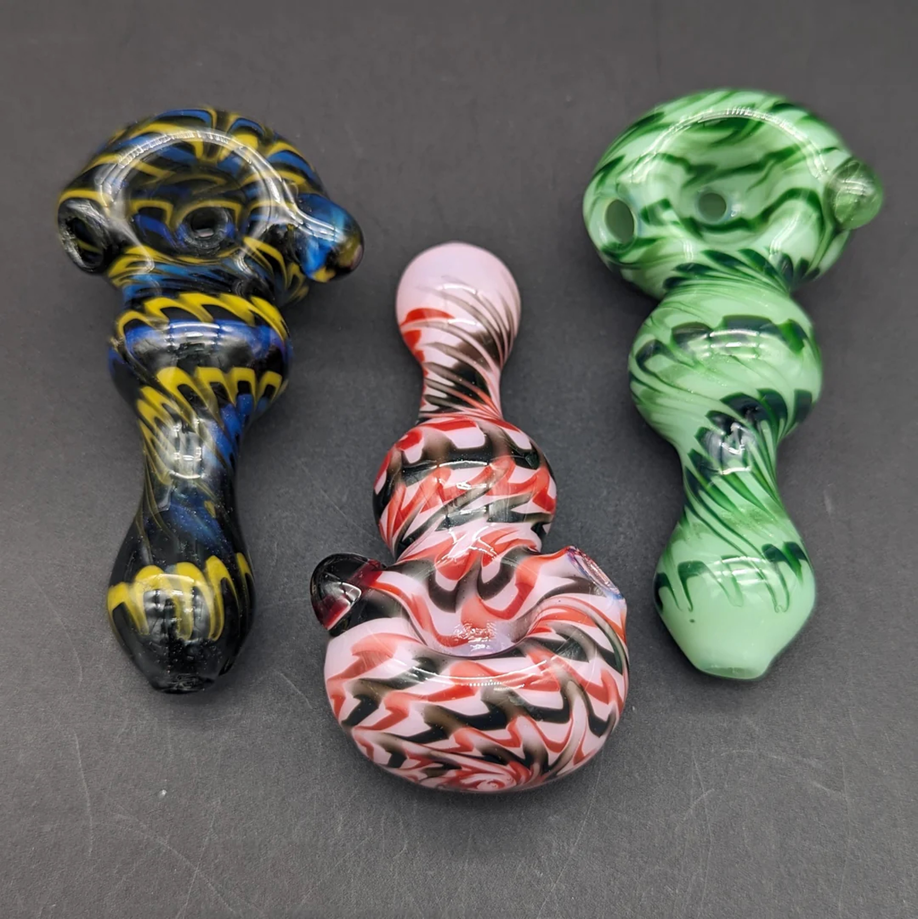 COLOR TWIST SPOON PIPE - READING GLASS MILITIA image 0