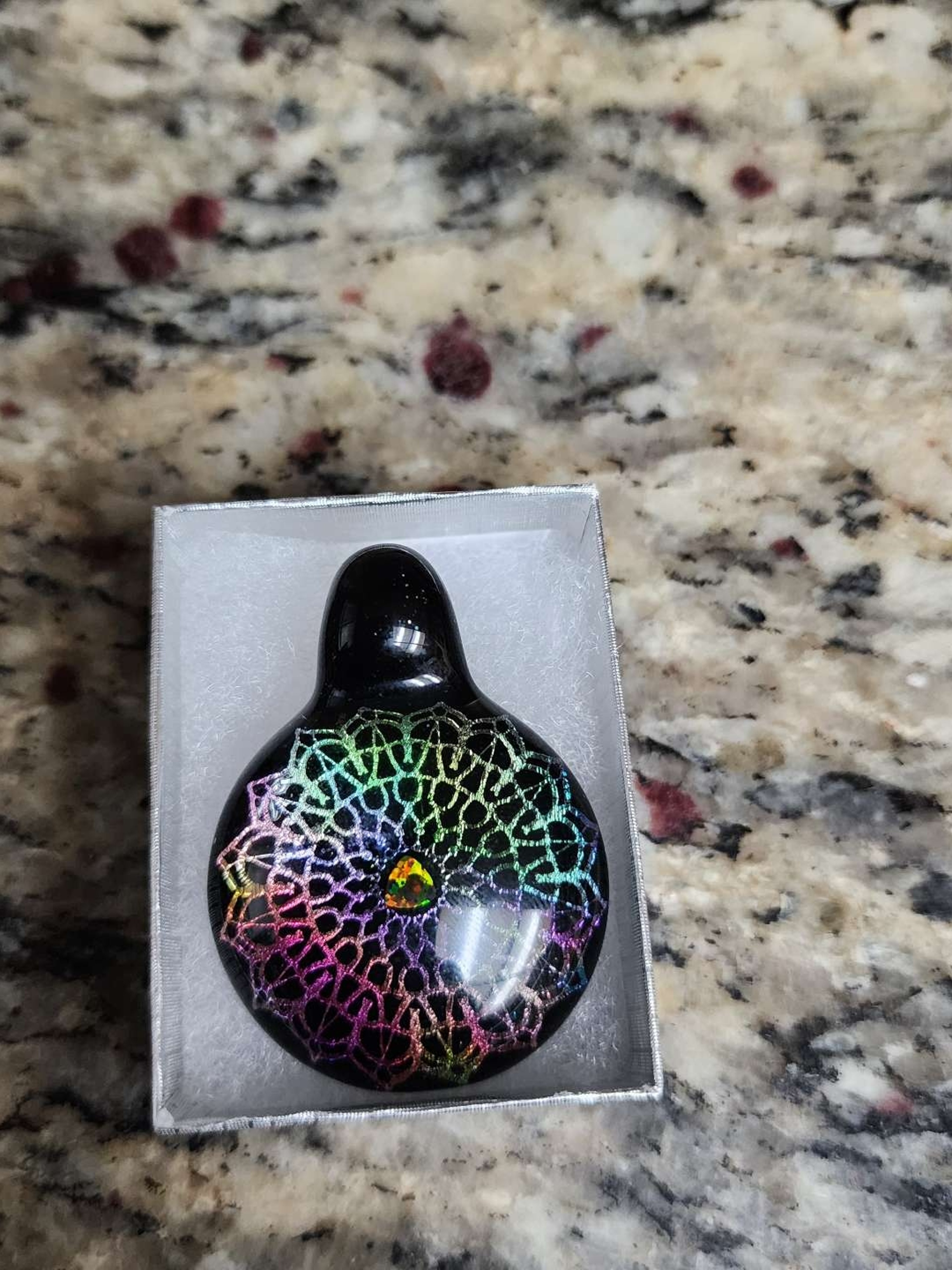 Preview pic of Subtl pendant