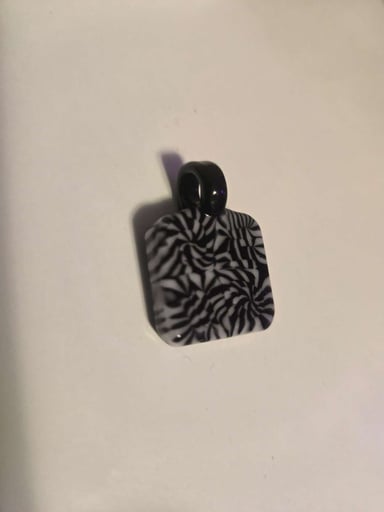 Preview pic of Hollingsworth glass pendy