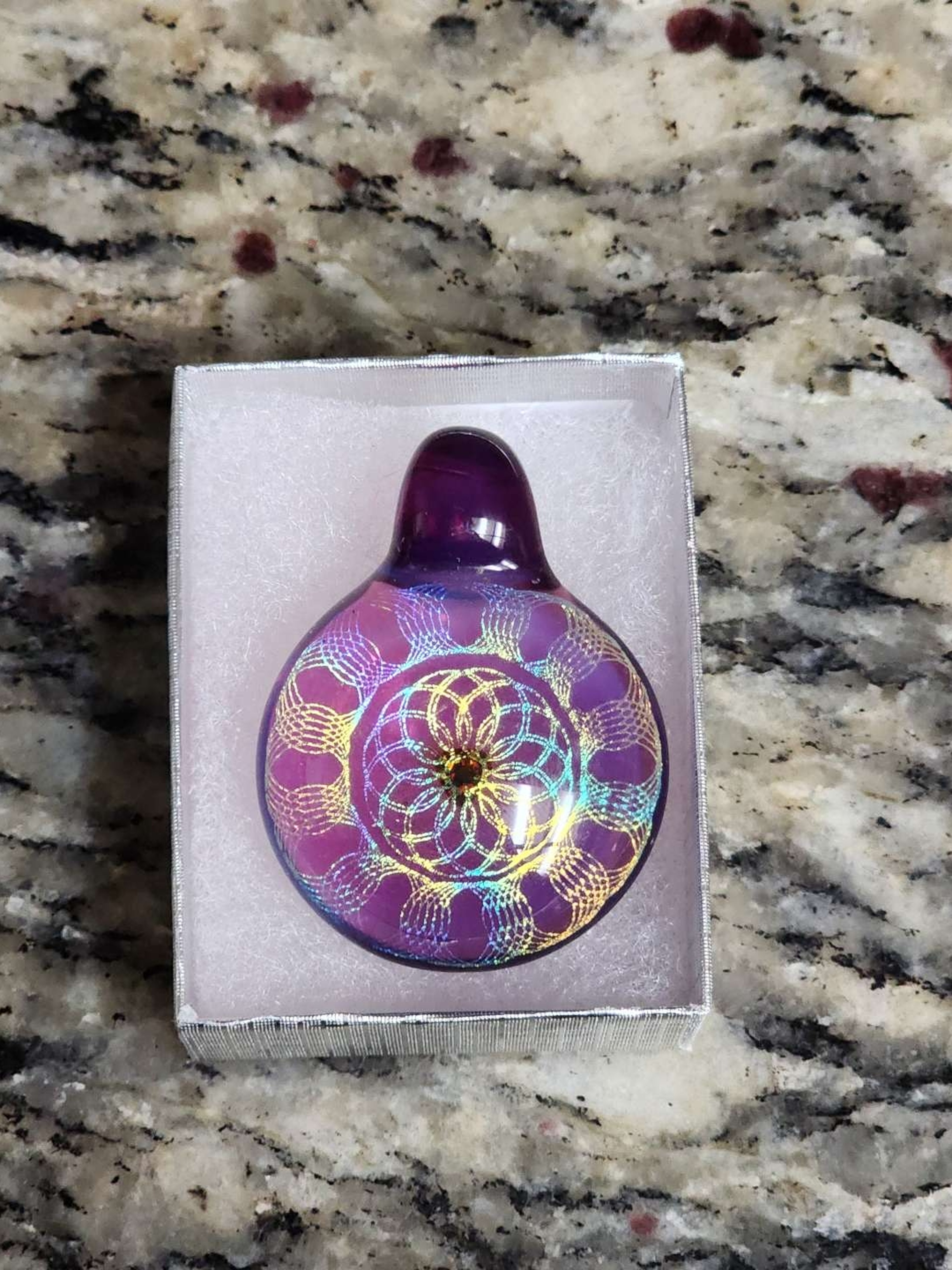 Preview pic of Subtl pendant (purp)