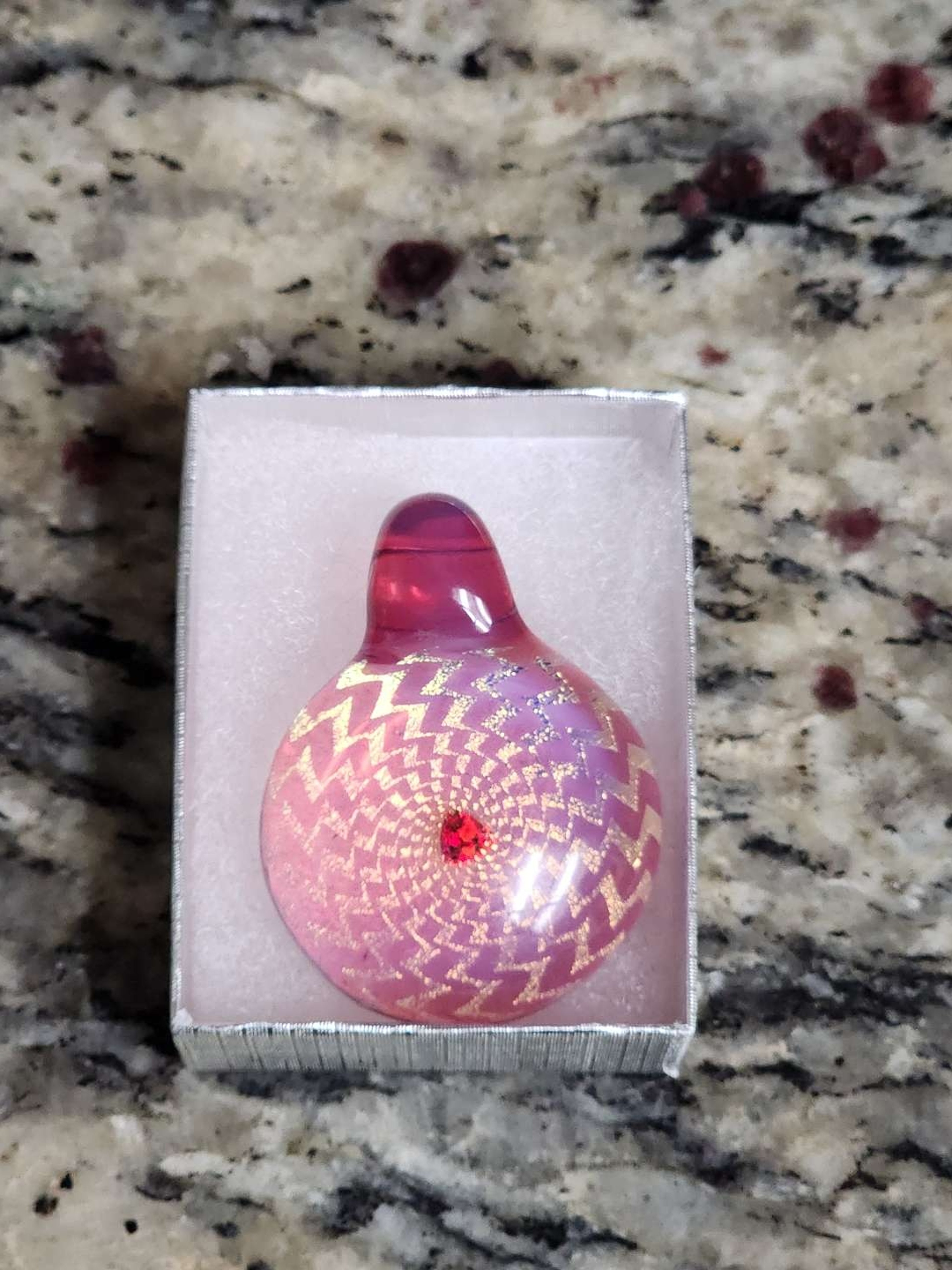 Preview pic of Subtl pendant (pink Cadillac)
