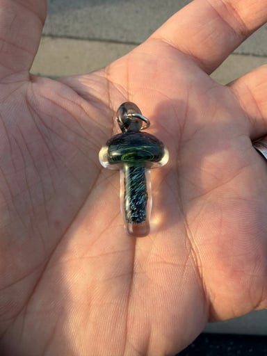 Preview pic of Custom Mushroom Pendant Big B Glass 419