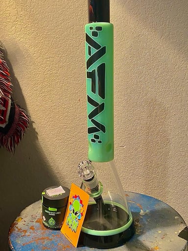 Preview pic of AFM 18” QUASAR BEAKER MINT/BLACK