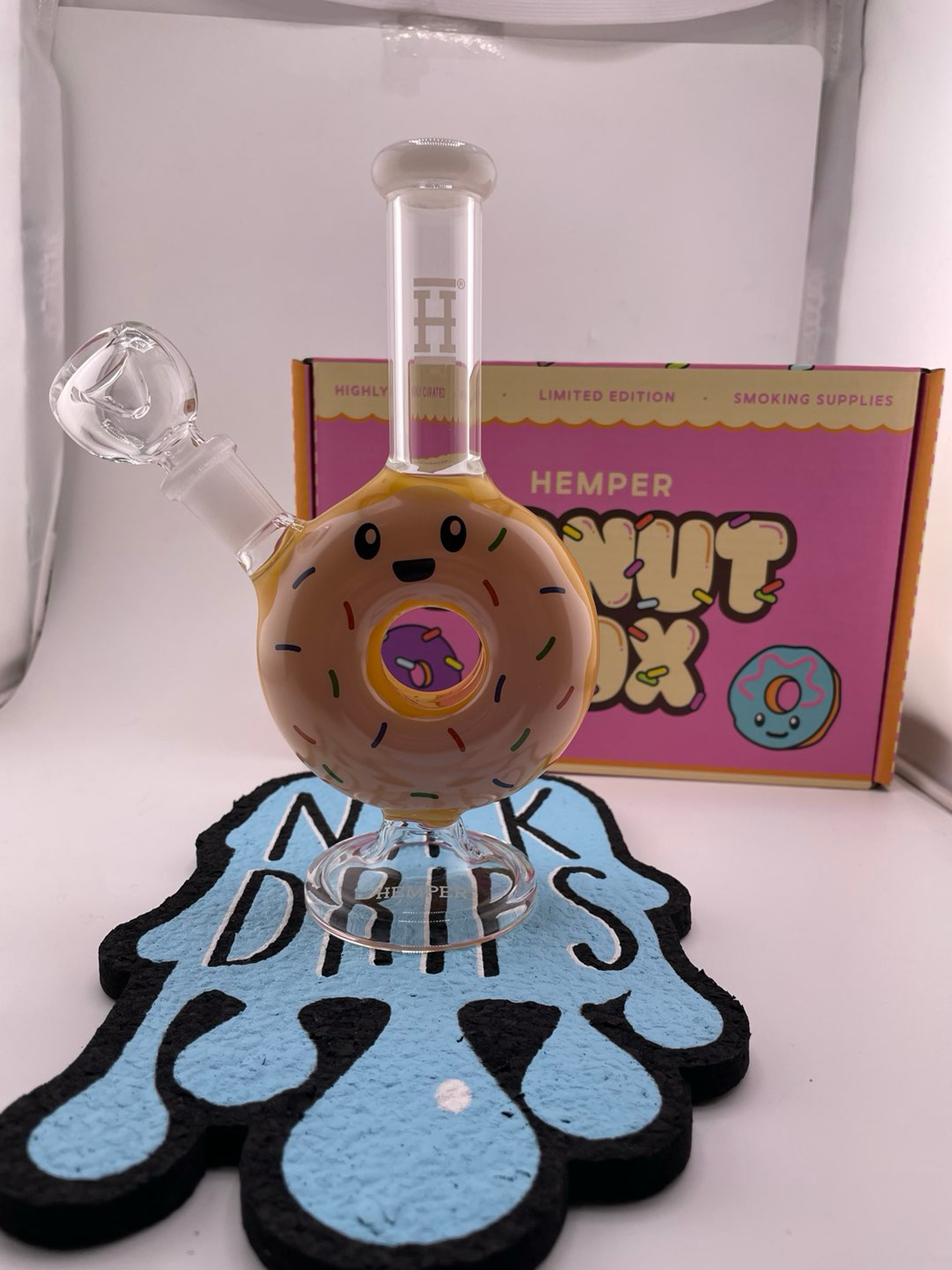 Preview pic of Hemper Donut Box Bong