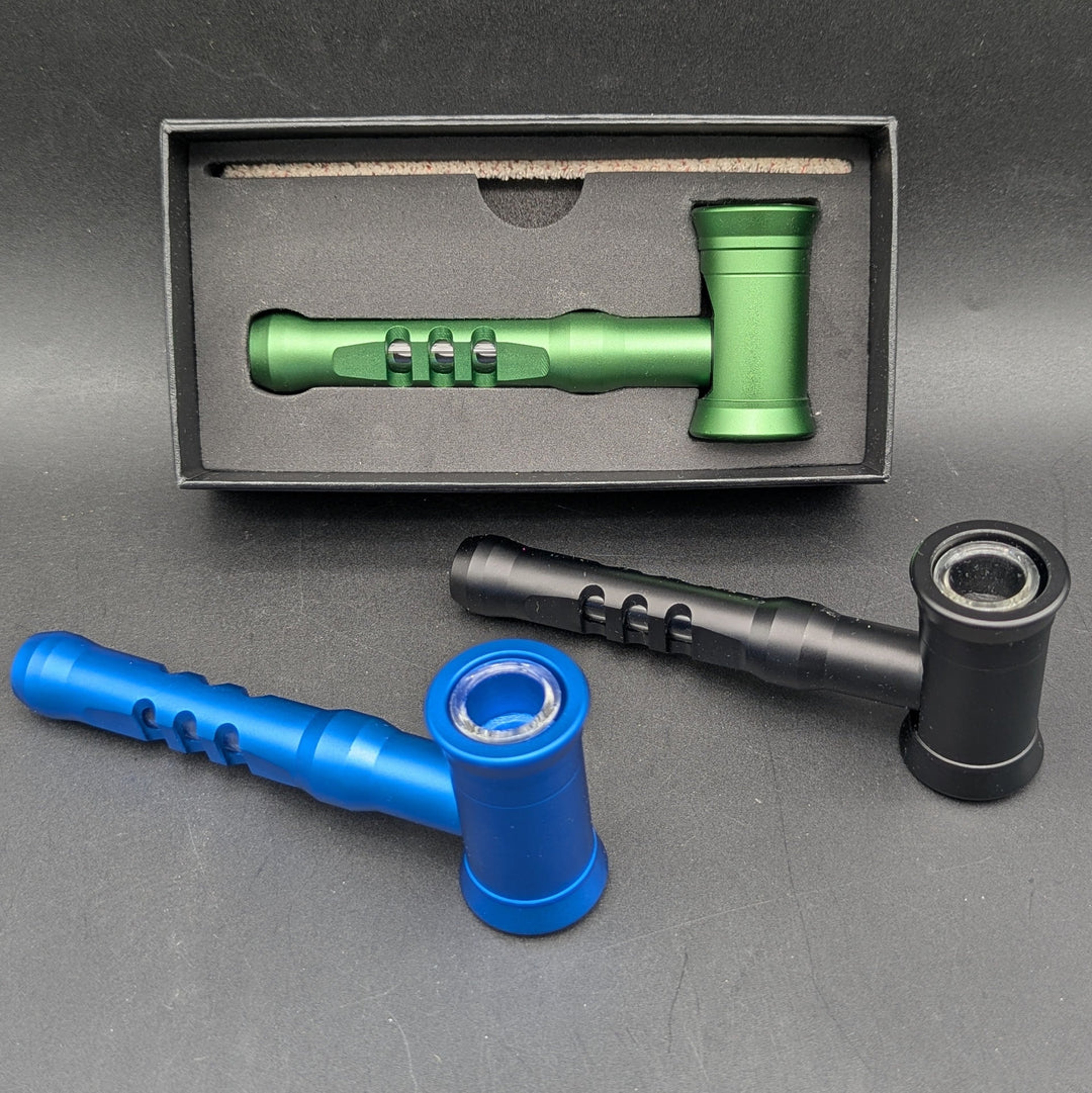 5" METAL AND GLASS HAMMER HAND PIPE image 0