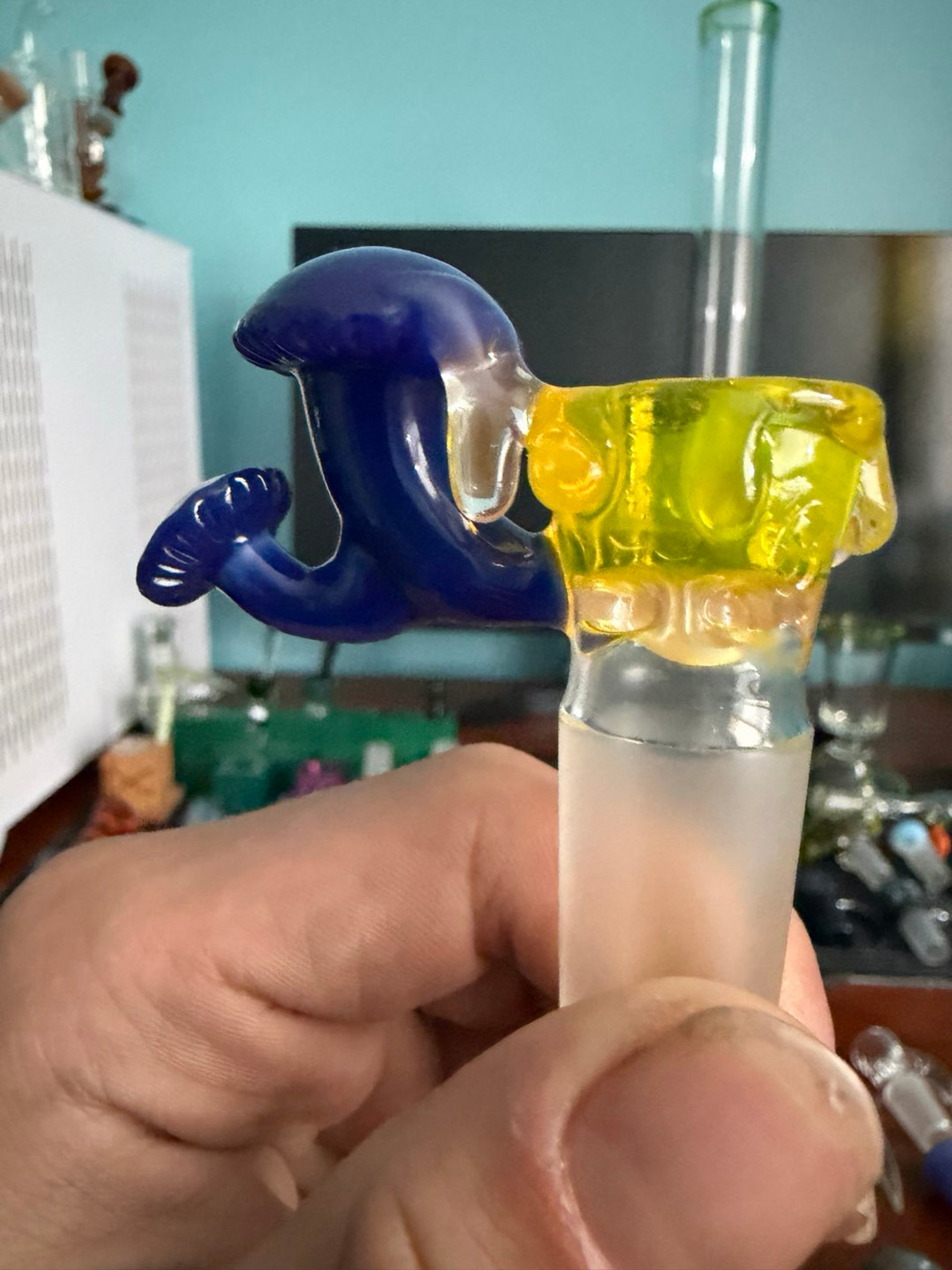 Preview pic of Hensleyartglass mushie slide