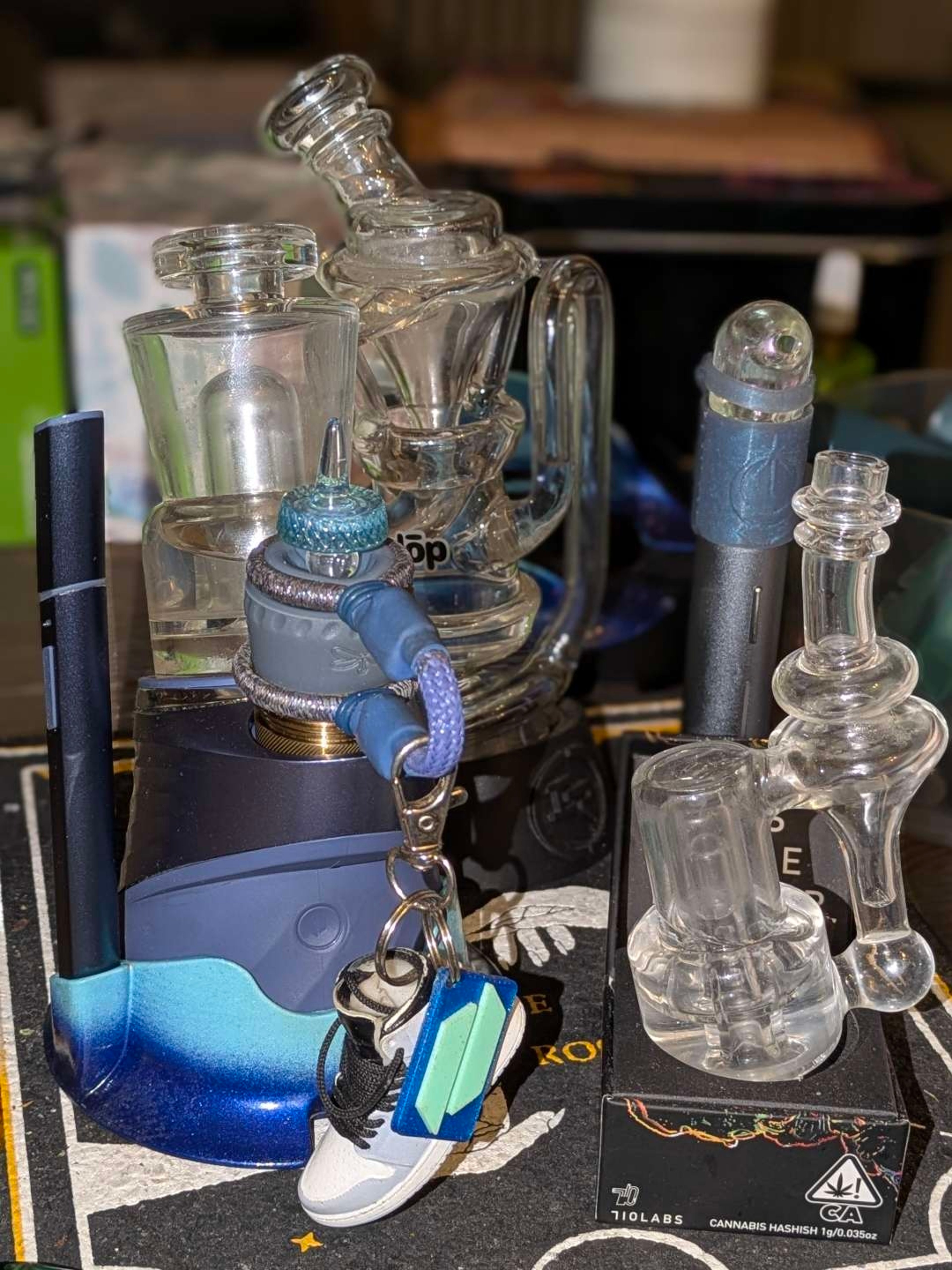 Preview pic of Puffco peak pro v2 le storm, puffco pivot slate
