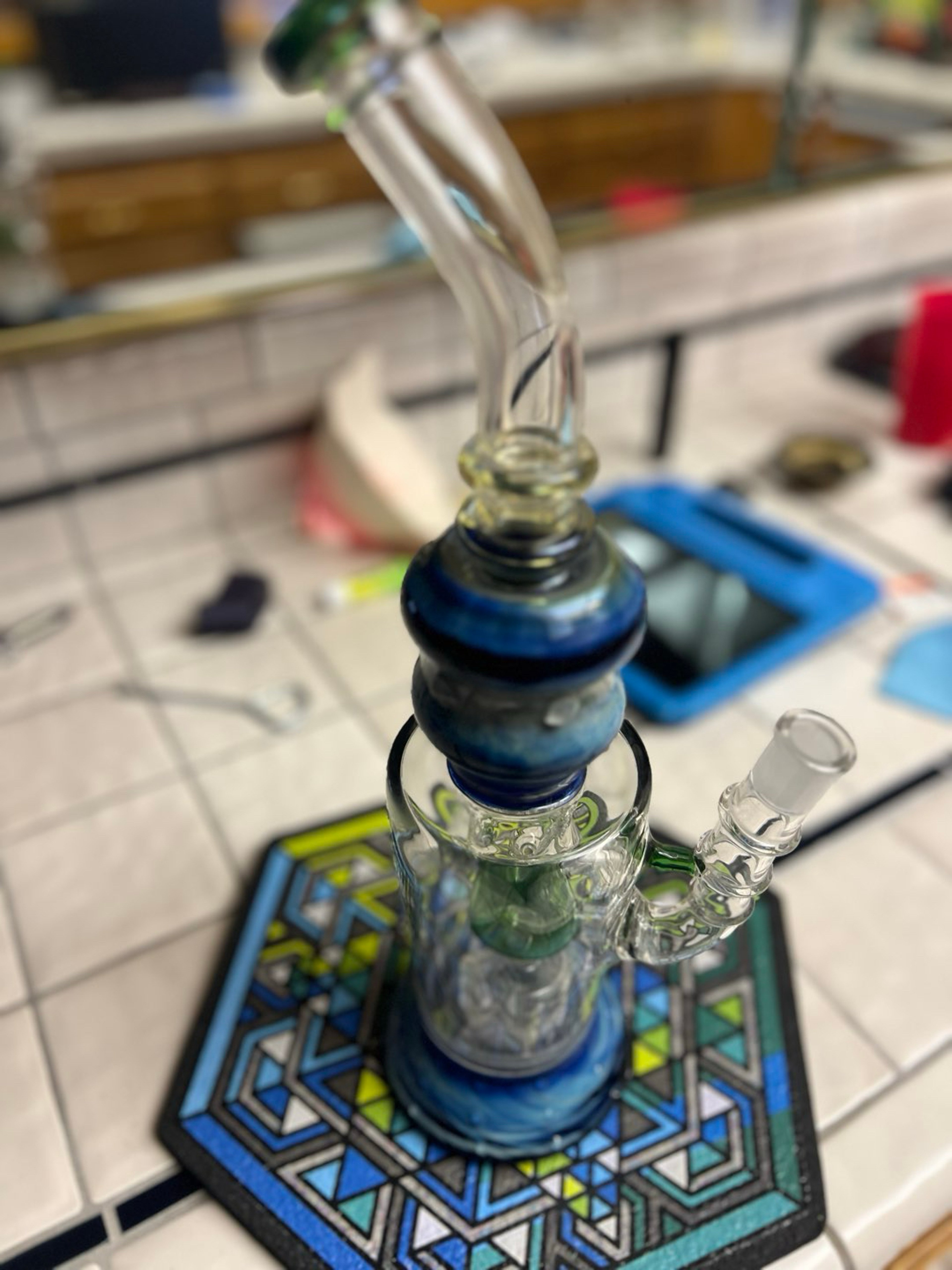 Preview pic of Unlnown artis glass