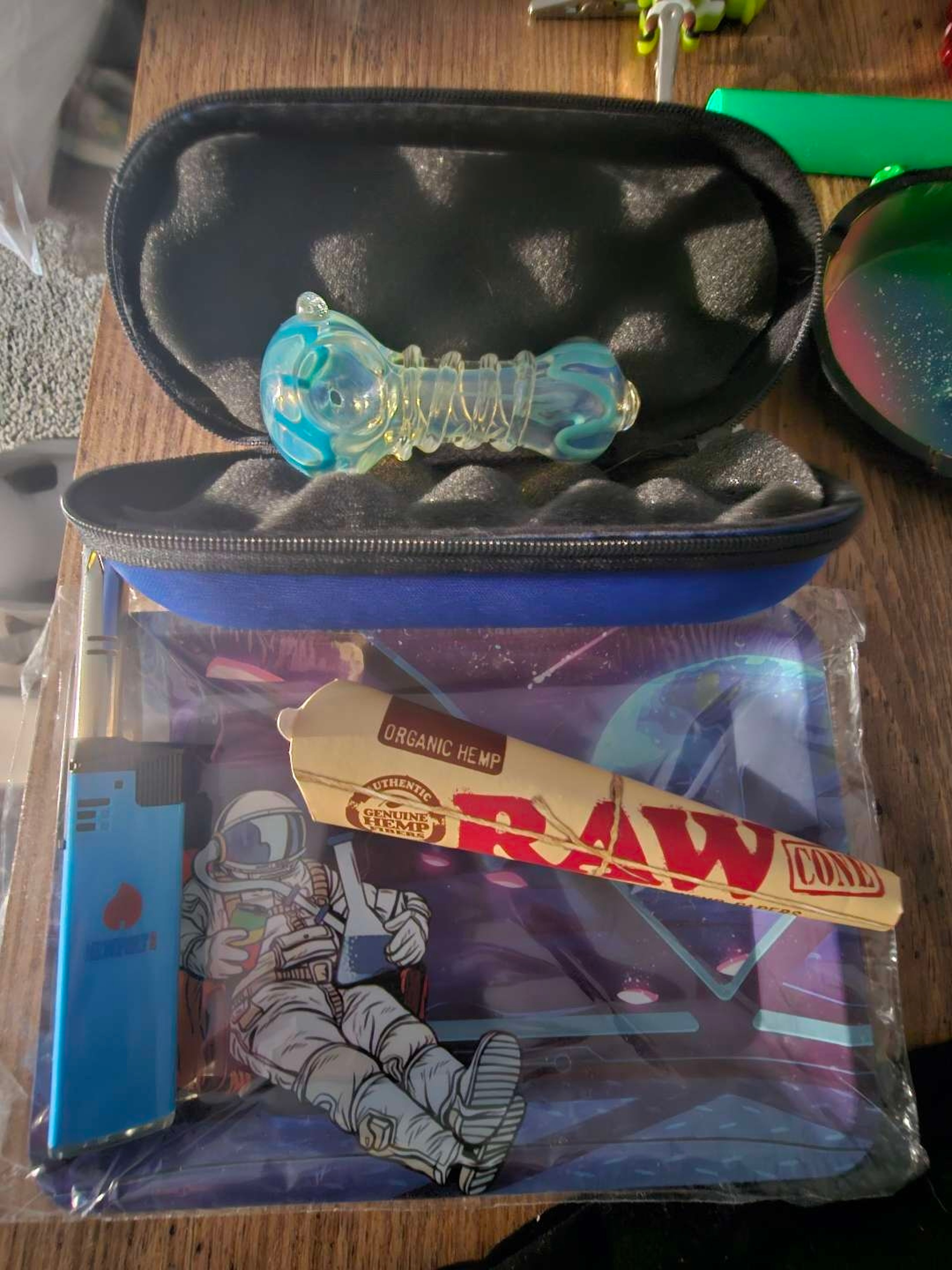 Preview pic of Smoking Set
