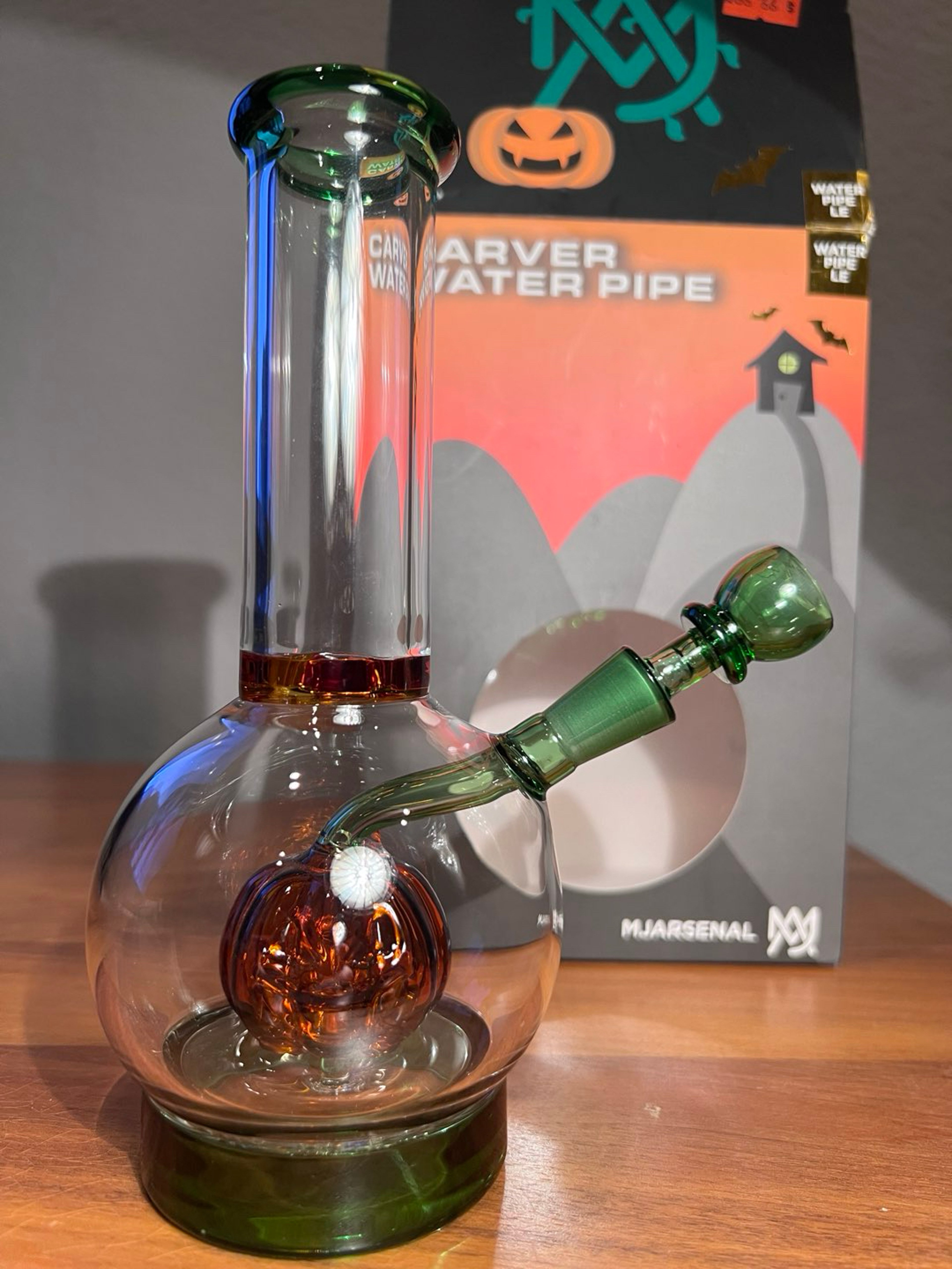 MJ Arsenal - Carver Water Pipe (CRACK) image 0