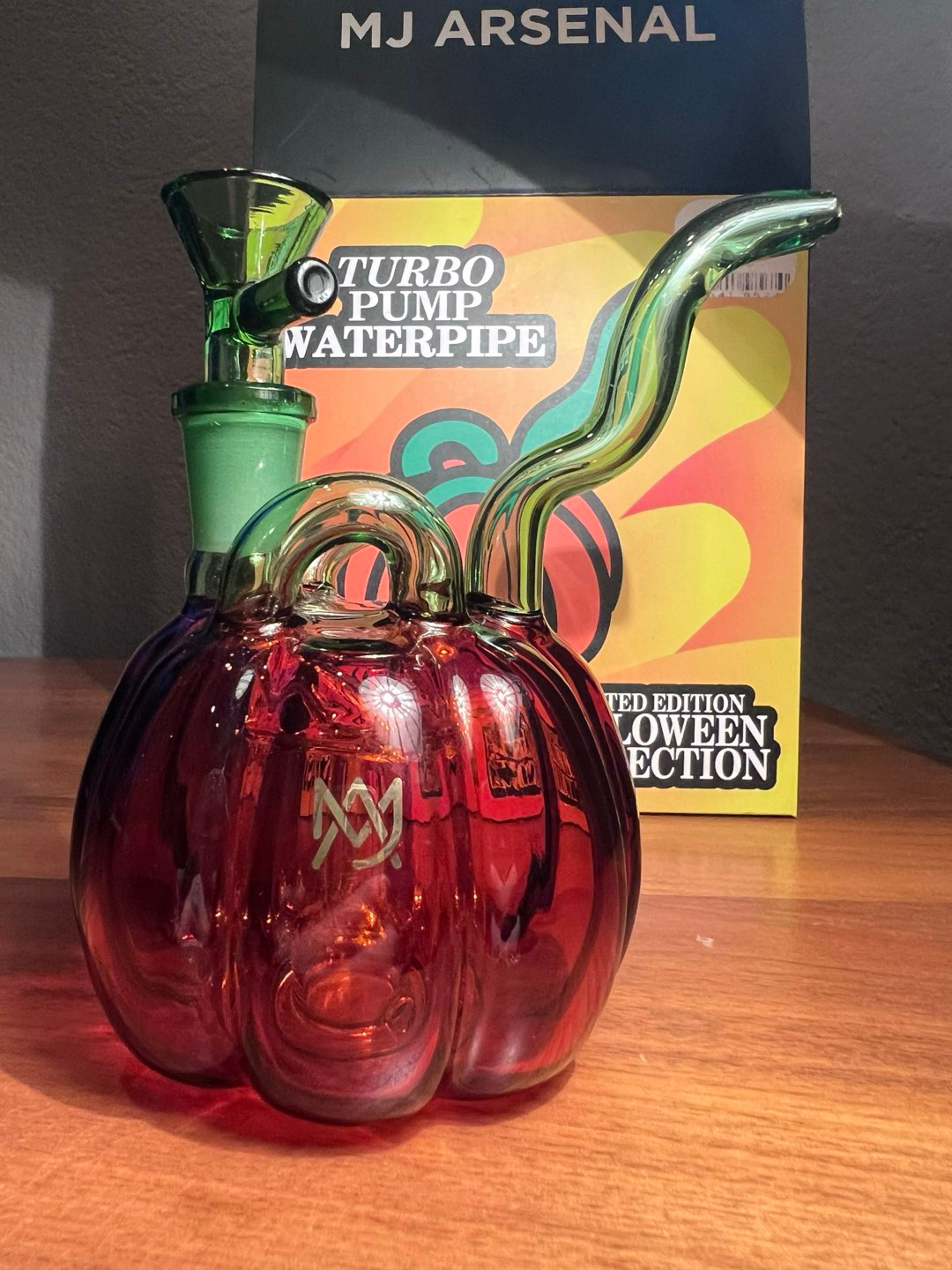 Preview pic of MJ Arsenal - Turbo Pump Water Pipe (CRACK)