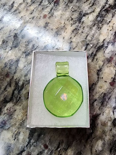 Preview pic of Subtl faceted pendant