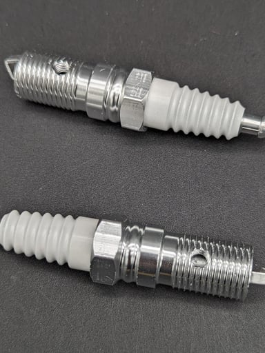 Preview pic of SPARK PLUG DISCRETE METAL ONE HITTER PIPE