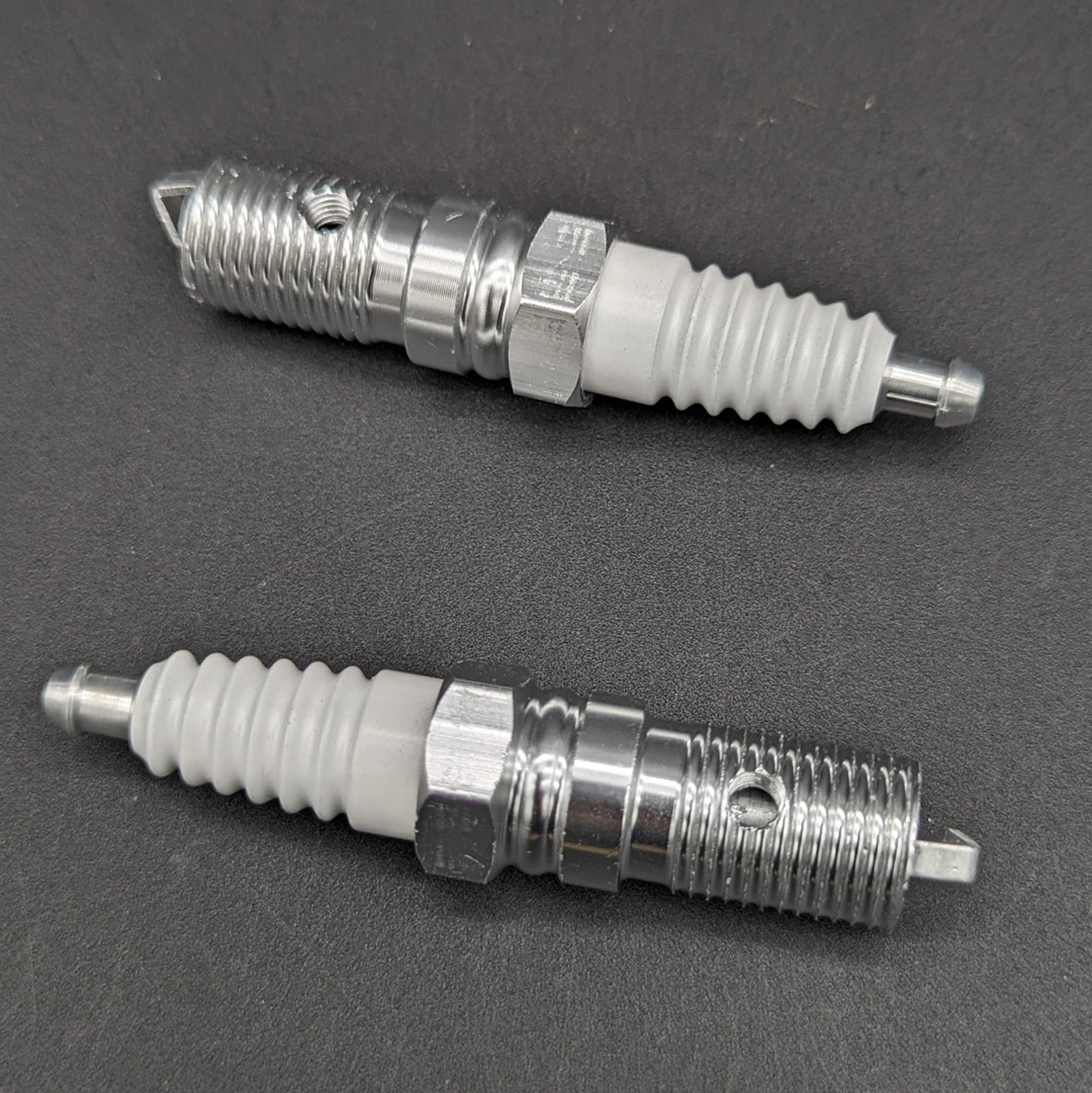 SPARK PLUG DISCRETE METAL ONE HITTER PIPE image 0