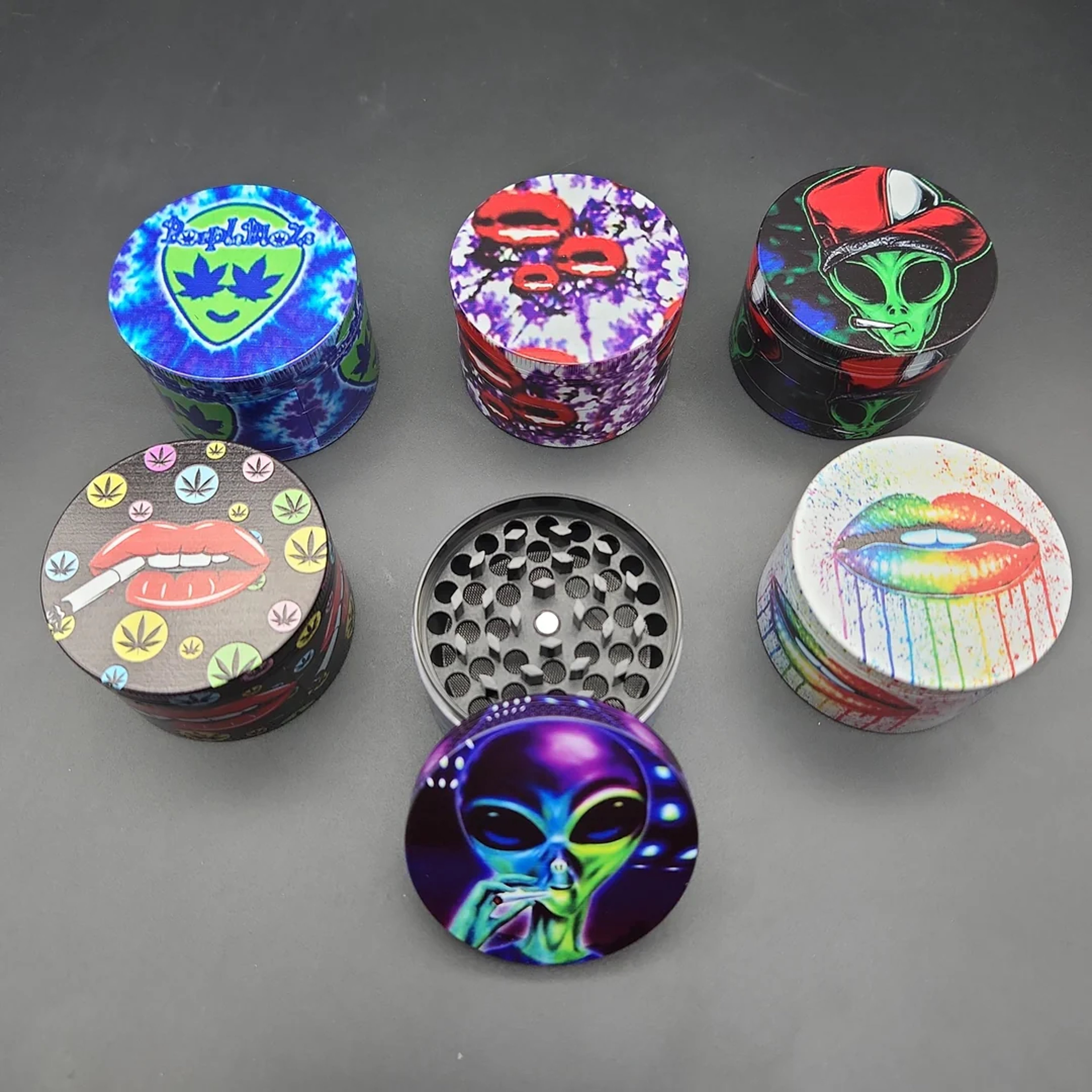 63MM HERB GRINDERS LIPS/ALIENS image 0