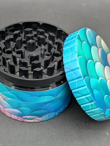 Preview pic of 70MM 4-PC DRAGON SCALE PLASTIC GRINDER