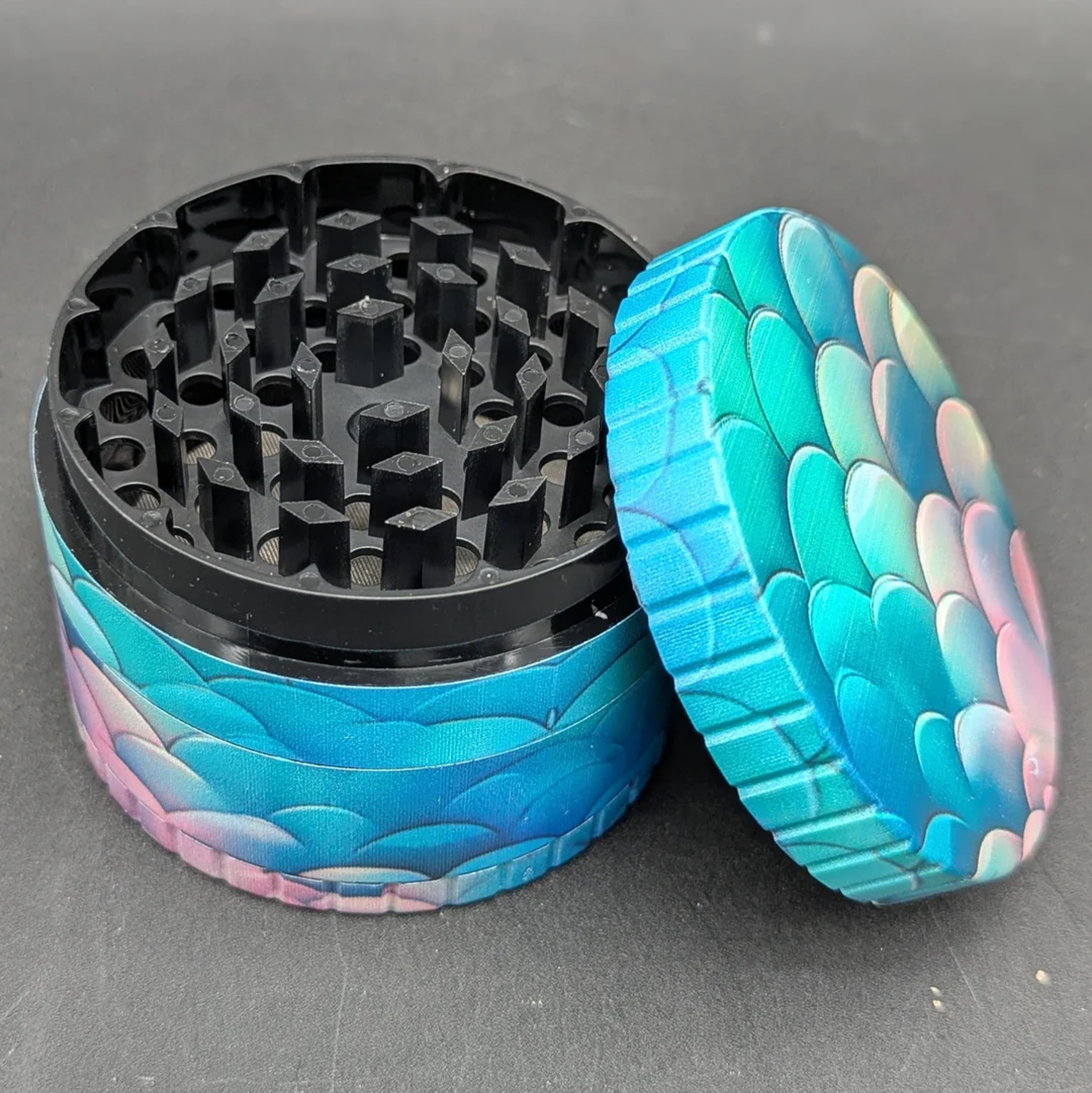 70MM 4-PC DRAGON SCALE PLASTIC GRINDER image 0