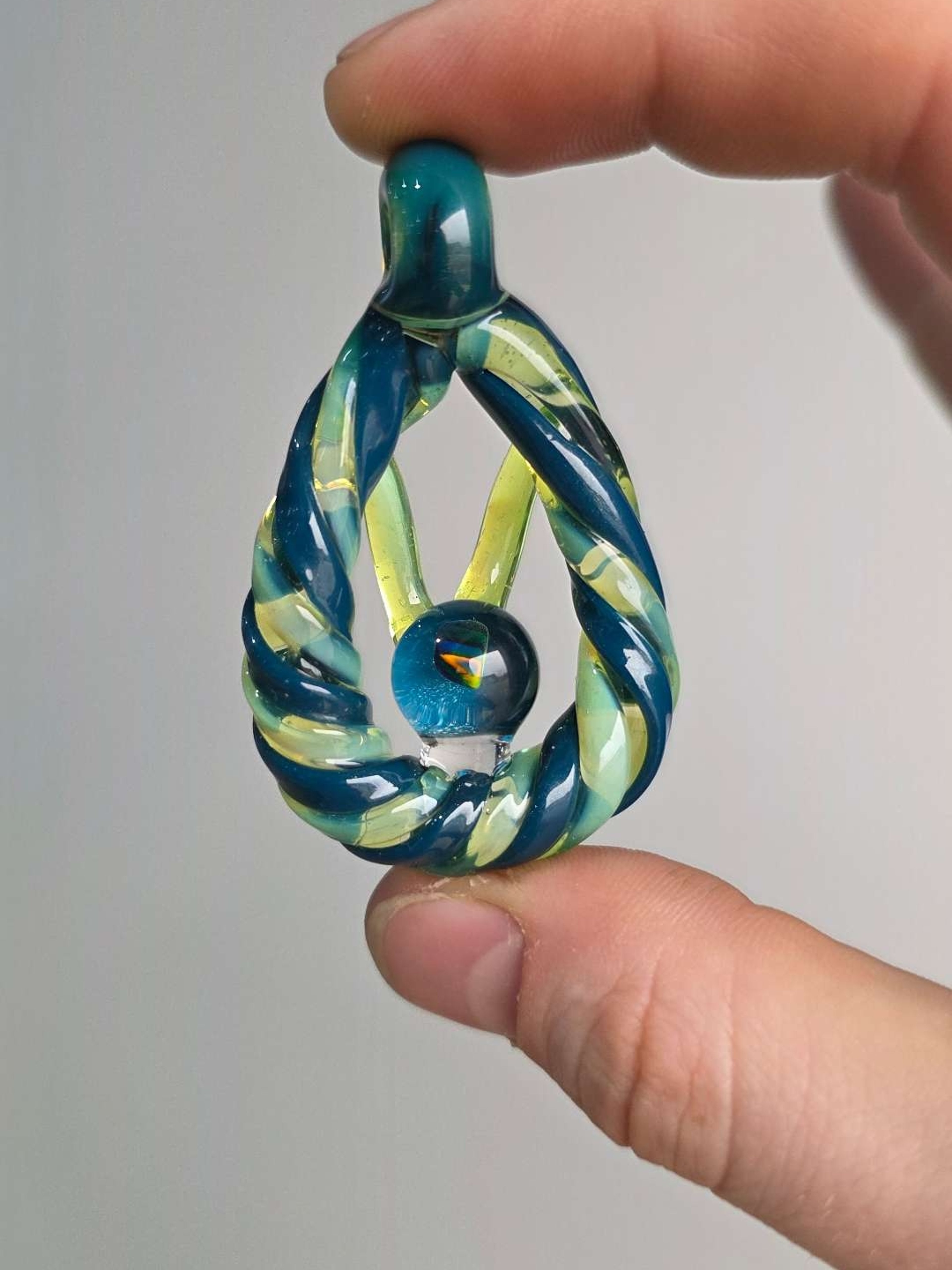 Preview pic of Twisted pendant w/opal